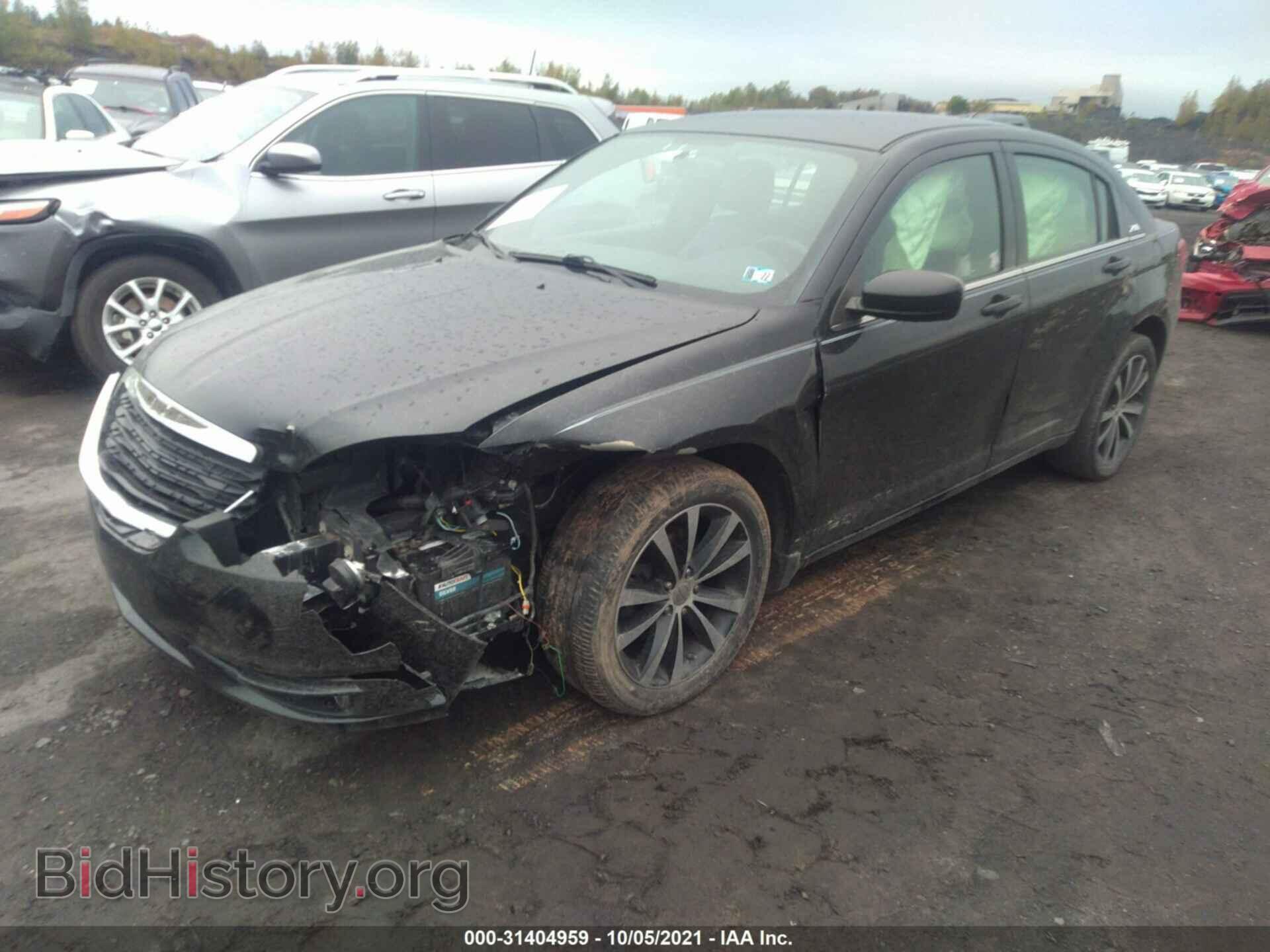 2012 CHRYSLER 200 - VIN: 1C3CCBHG3CN158734 - Фото 2