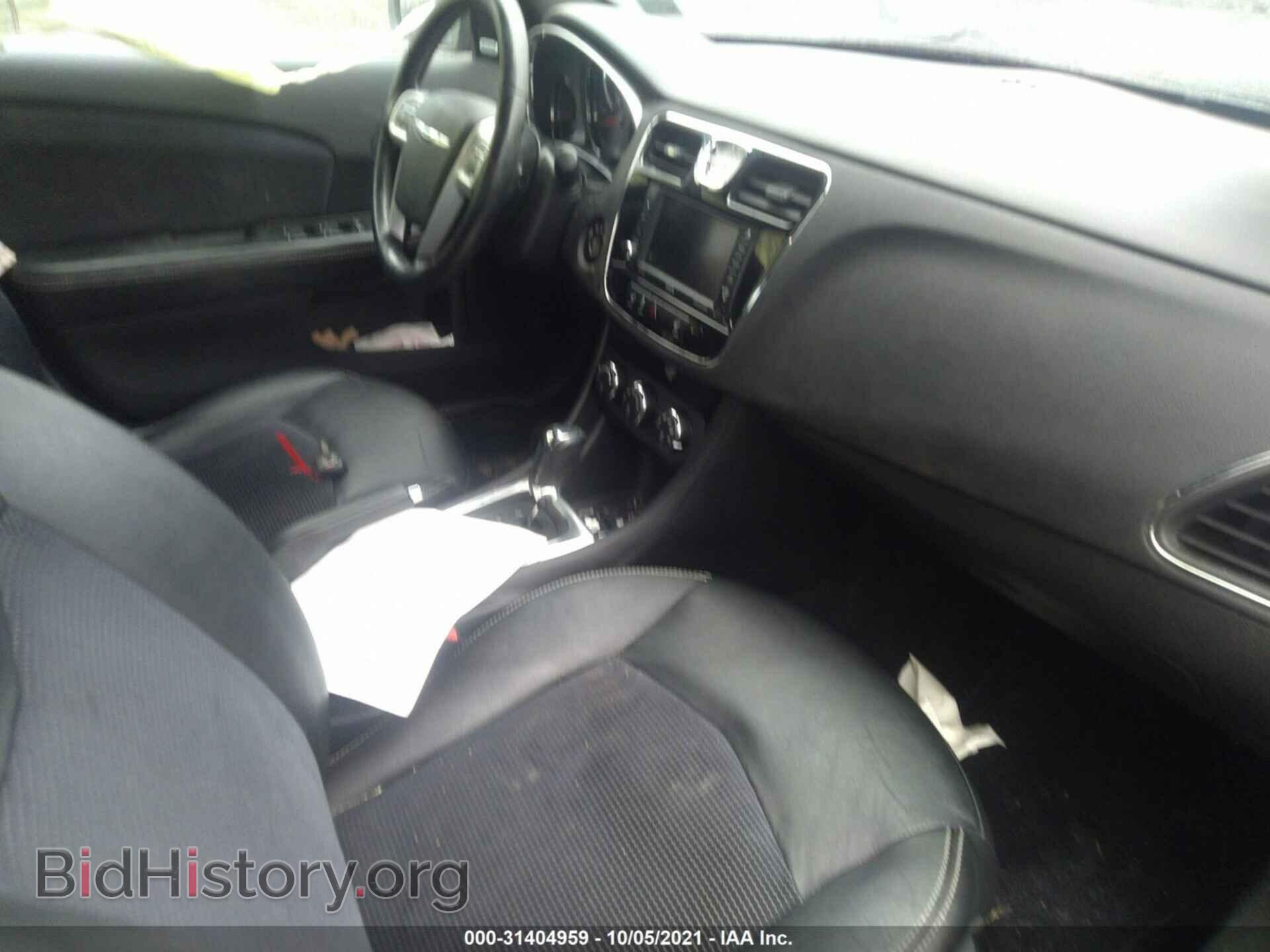 2012 CHRYSLER 200 - VIN: 1C3CCBHG3CN158734 - Фото 5