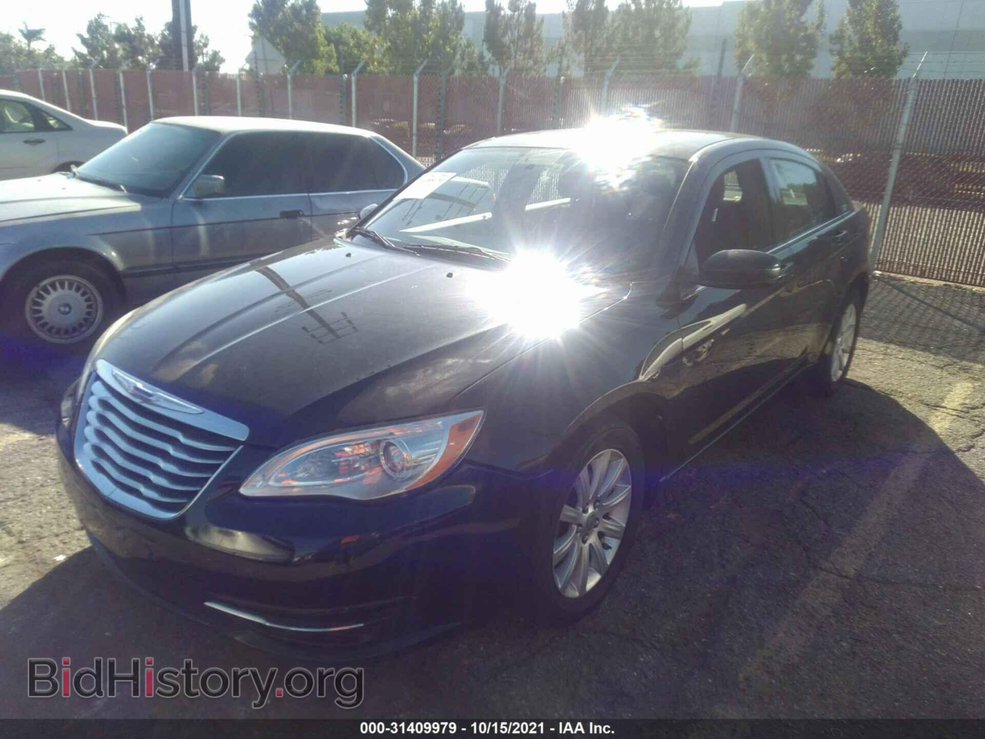 2011 CHRYSLER 200 - VIN: 1C3BC1FB5BN545894 - Photo 2