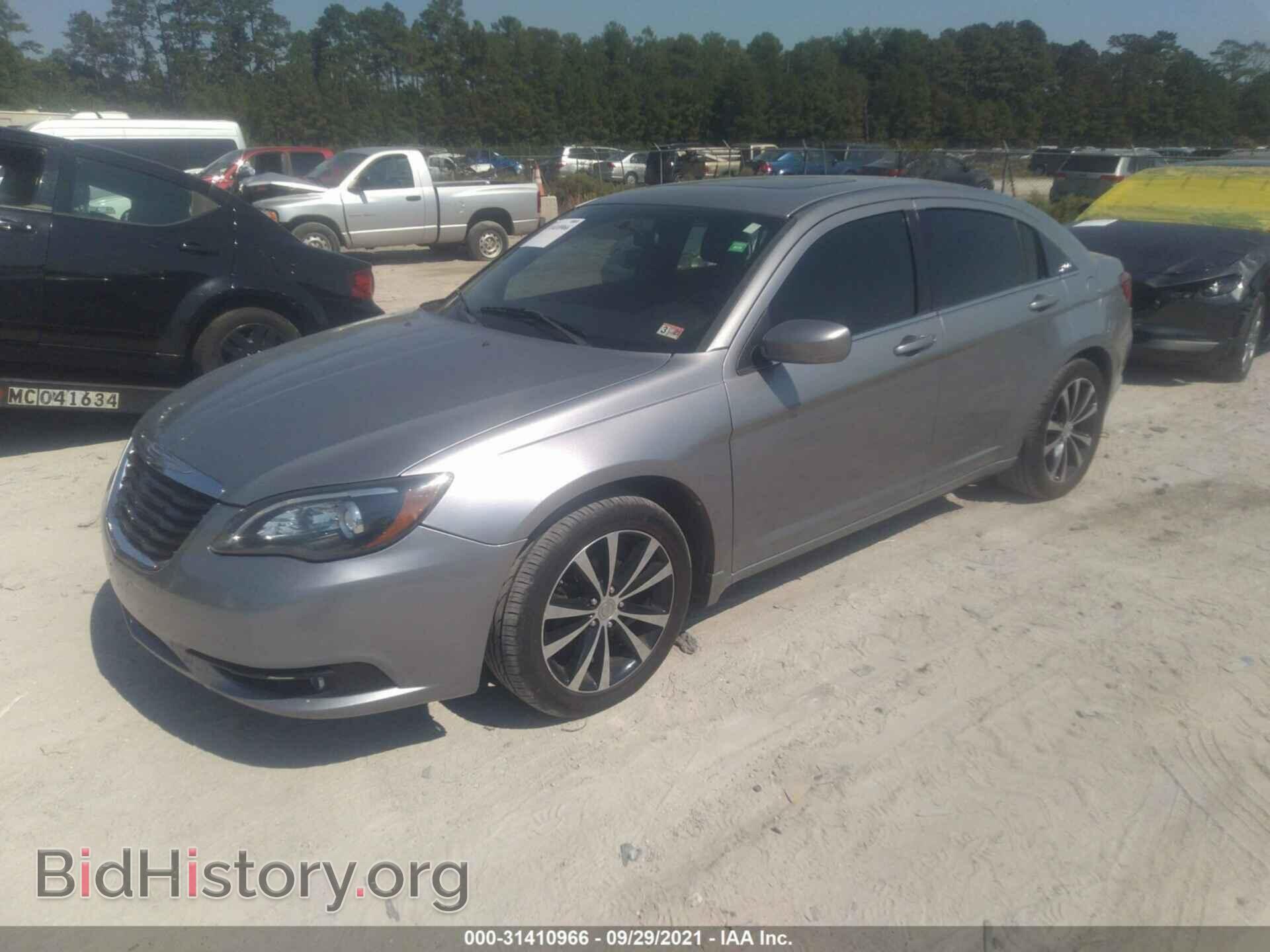 2013 CHRYSLER 200 - VIN: 1C3CCBBB5DN687214 - Фото 2