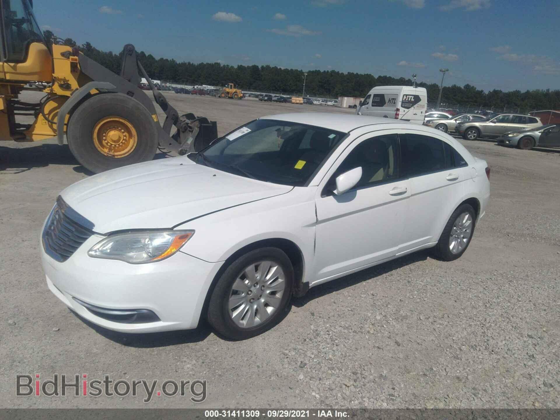 2012 CHRYSLER 200 - VIN: 1C3CCBAG9CN155251 - Фото 2