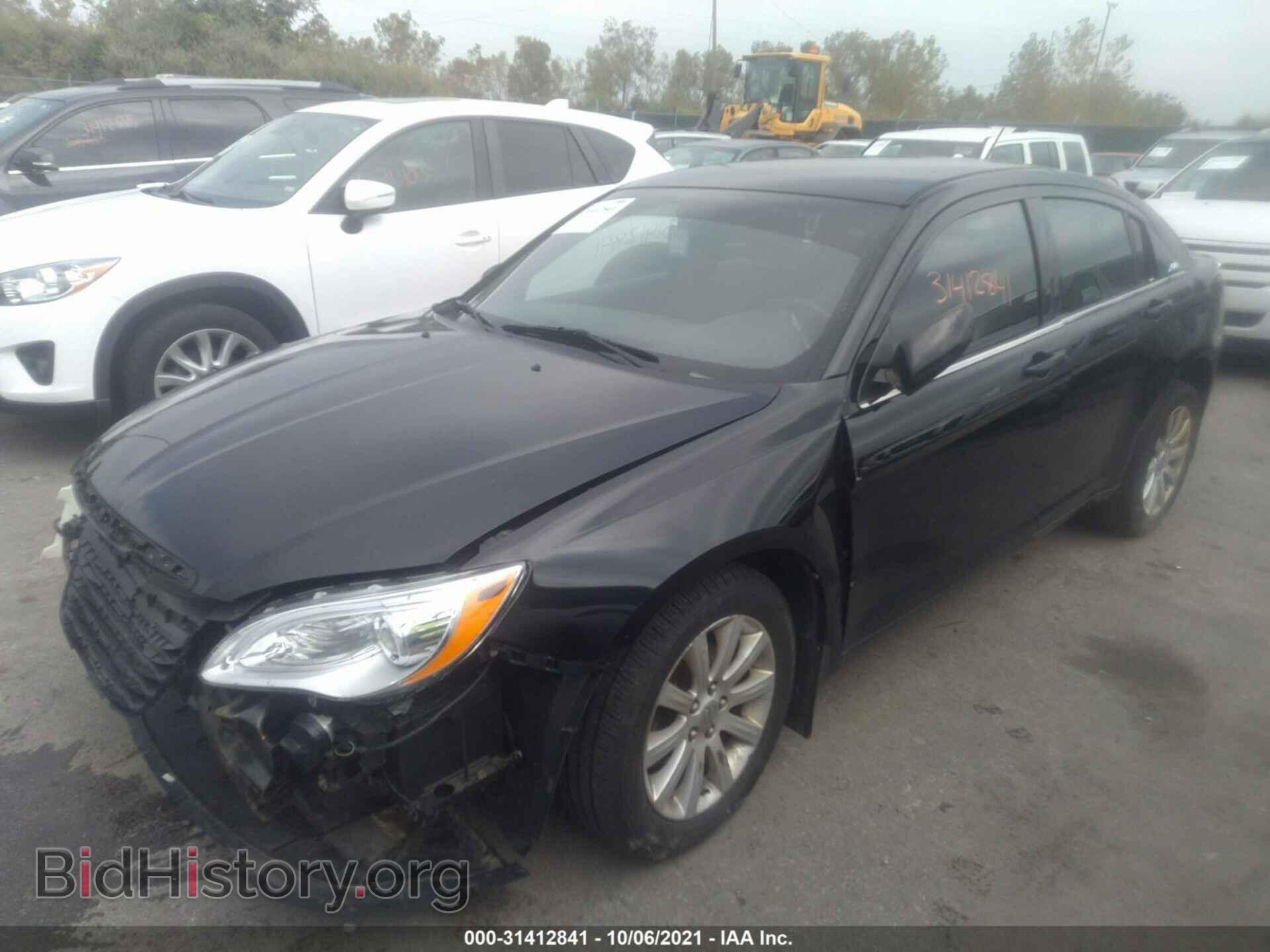 2013 CHRYSLER 200 - VIN: 1C3CCBBB6DN655470 - Фото 2