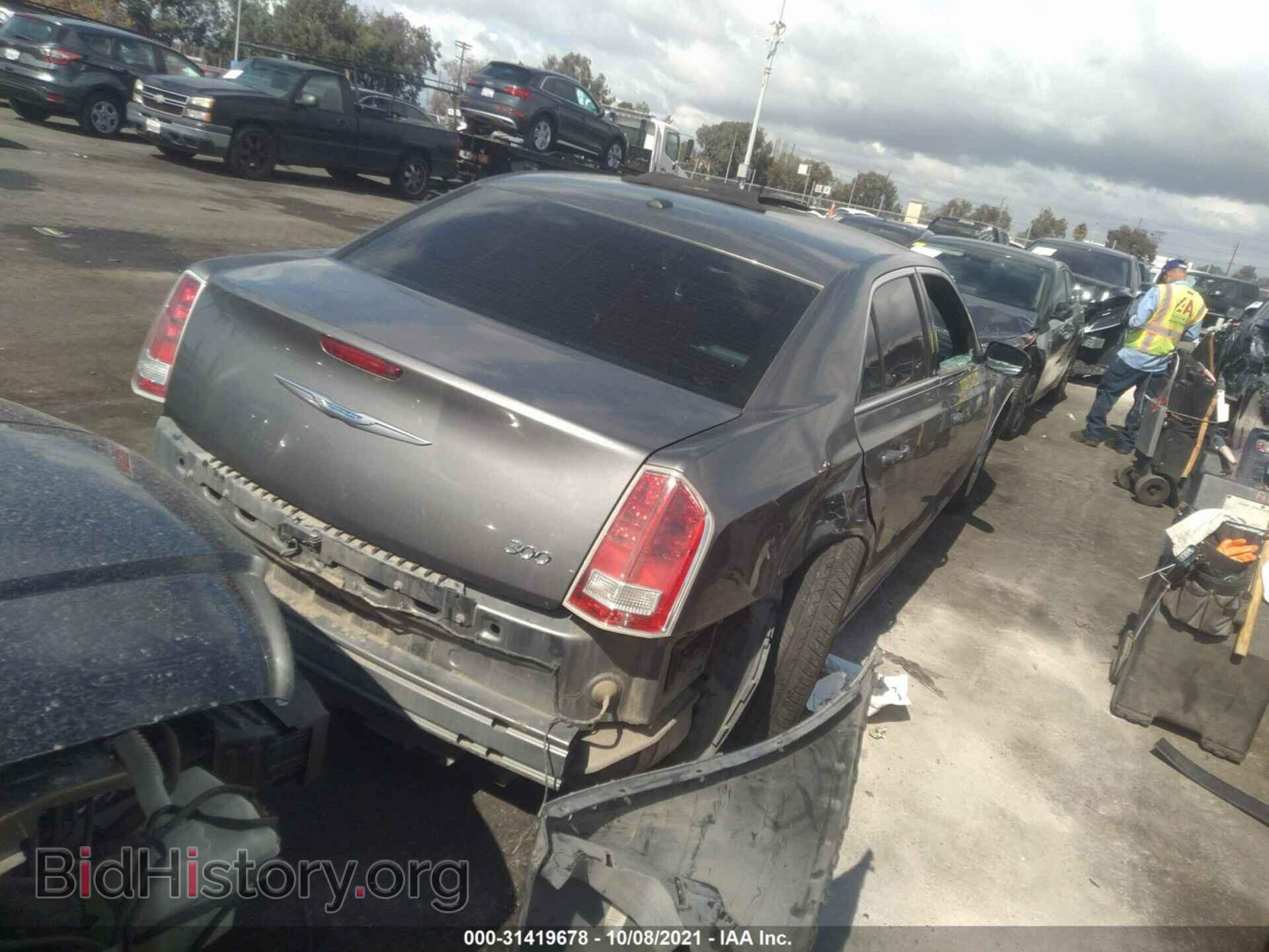 2012 CHRYSLER 300 - VIN: 2C3CCAAG5CH173006 - Фото 4