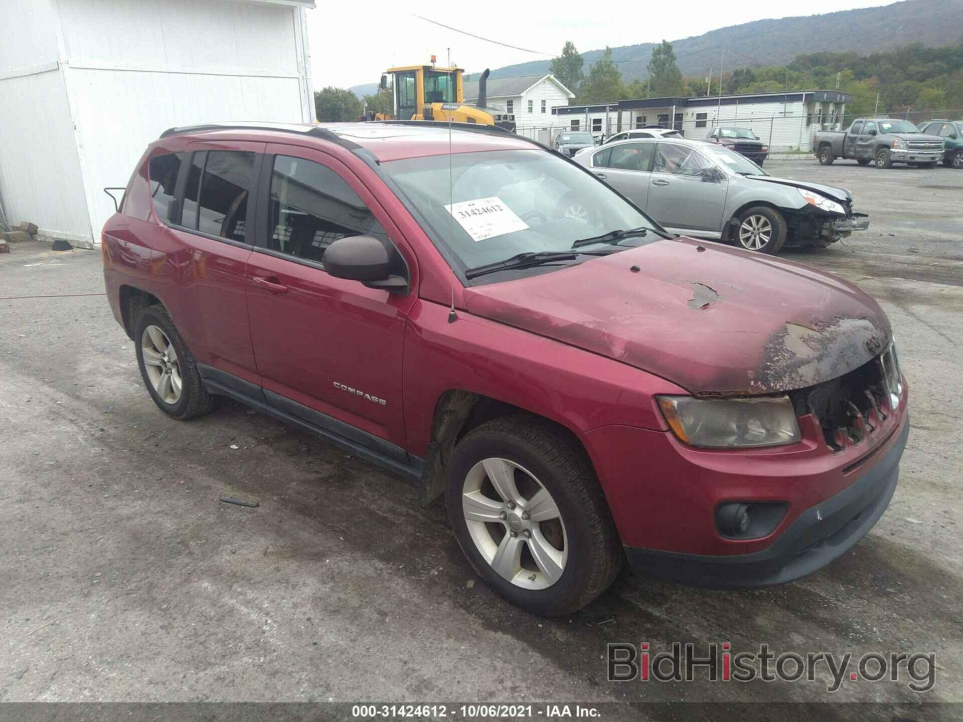 Photo 1J4NF1FB2BD172409 - JEEP COMPASS 2011