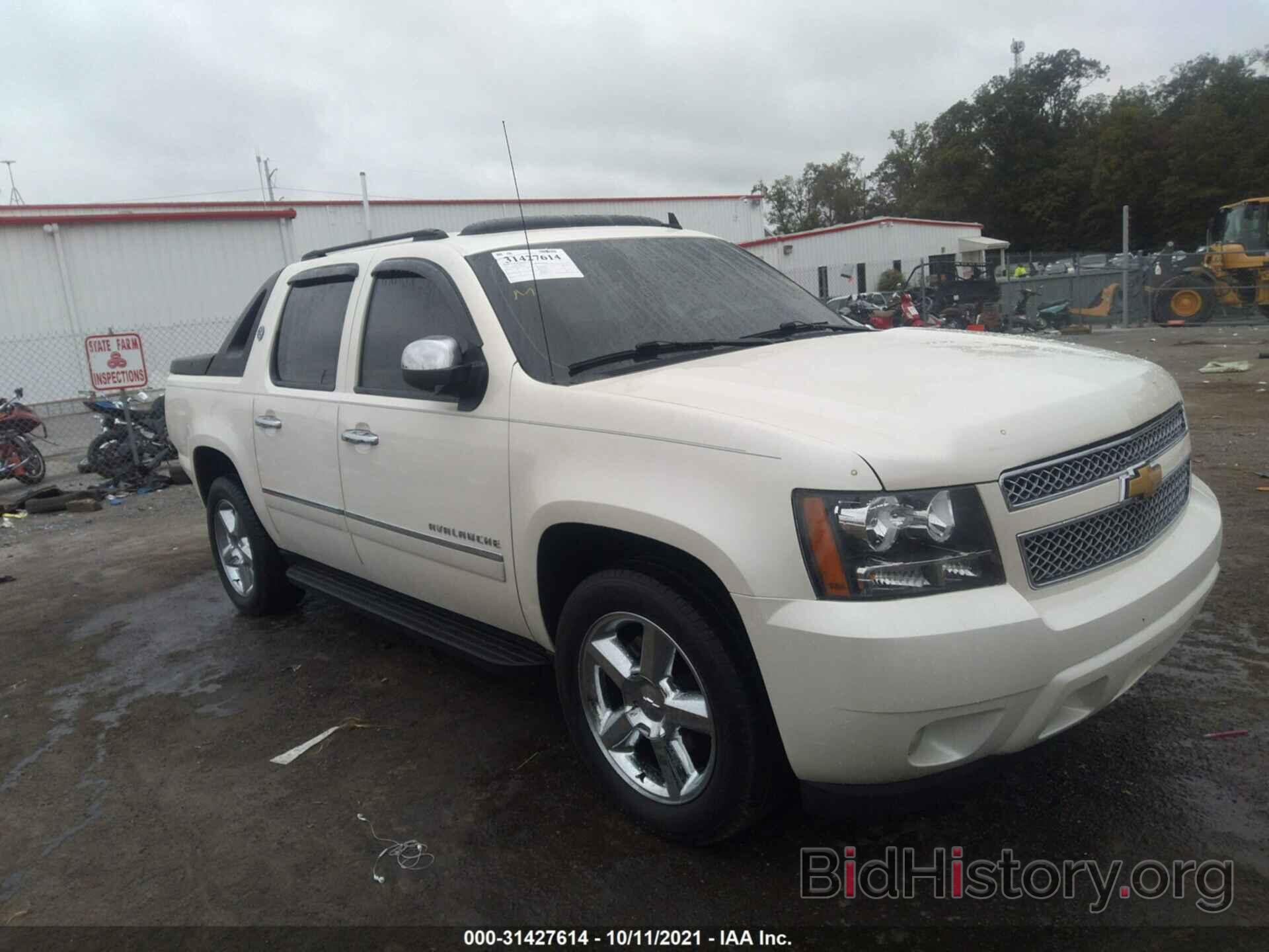 Photo 3GNVKGE09AG256093 - CHEVROLET AVALANCHE 2010