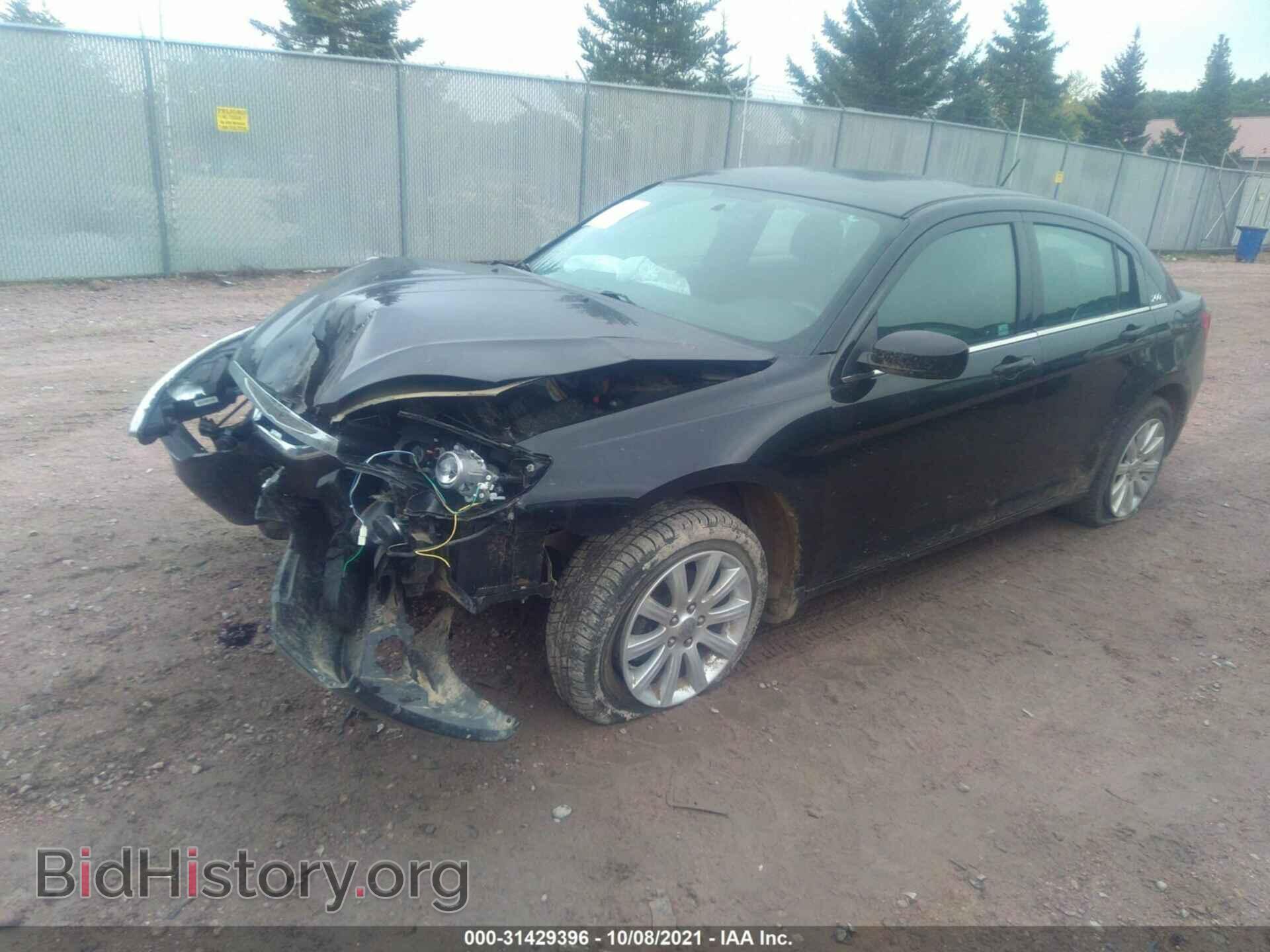 2013 CHRYSLER 200 - VIN: 1C3CCBABXDN704624 - Фото 2