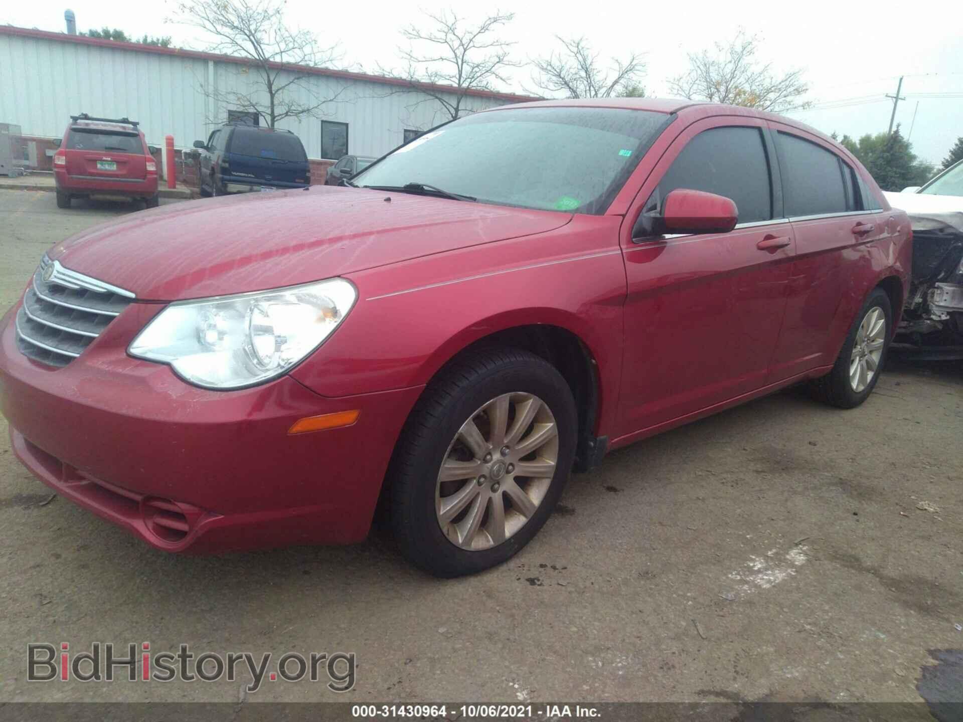 2010 CHRYSLER SEBRING - VIN: 1C3CC5FB6AN158717 - Фото 2