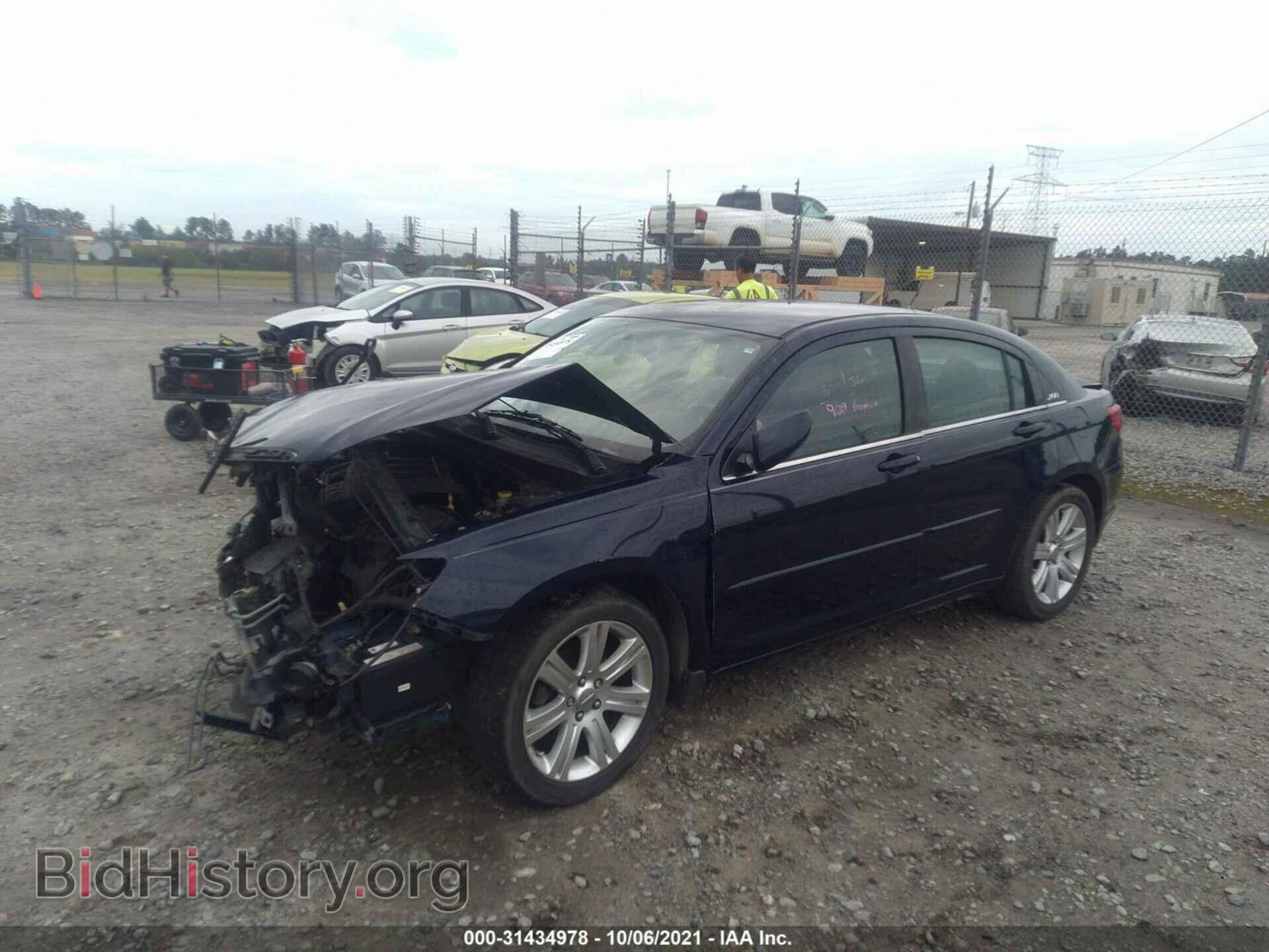 2013 CHRYSLER 200 - VIN: 1C3CCBBB6DN656330 - Фото 2