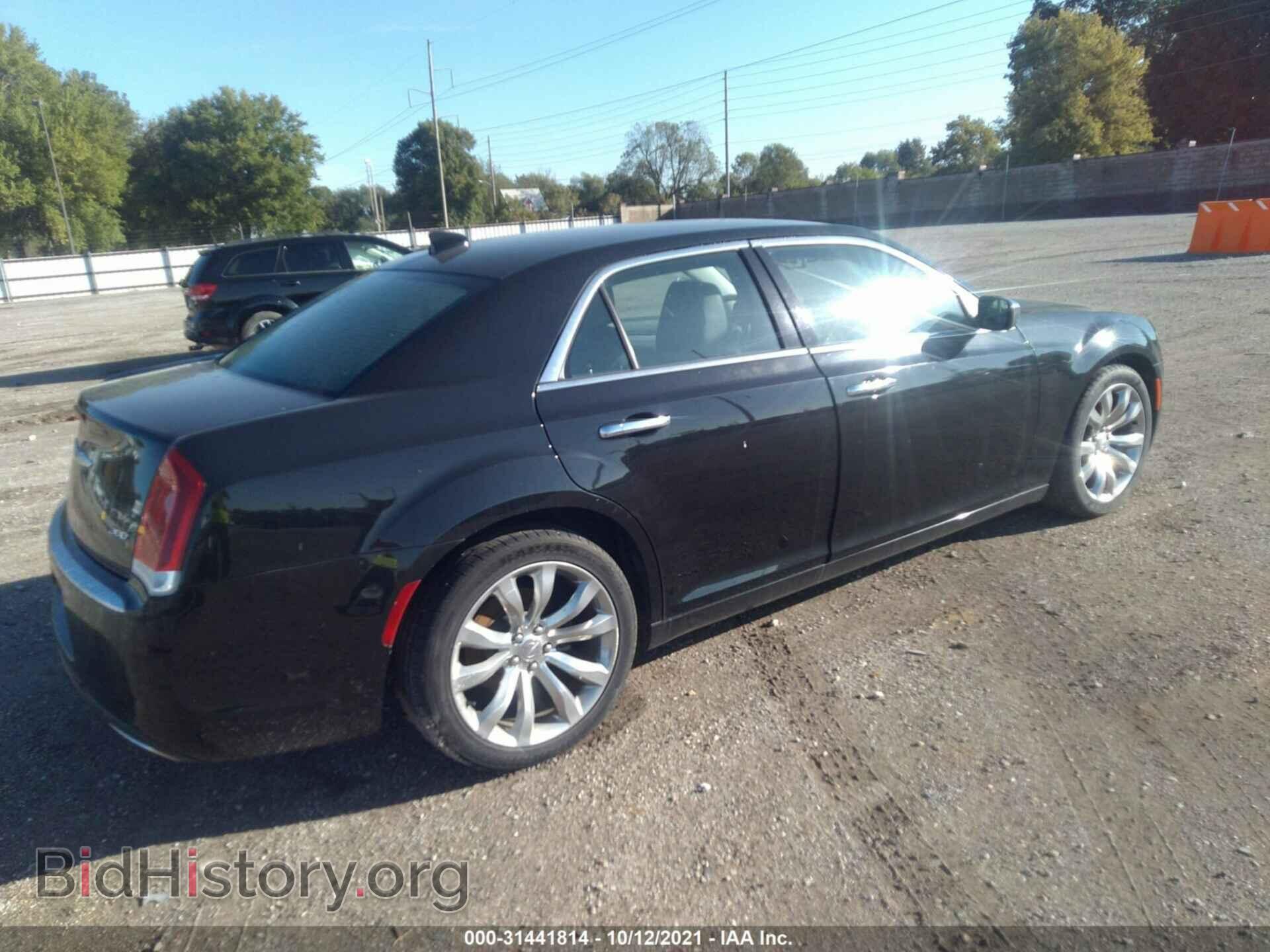 2019 CHRYSLER 300 - VIN: 2C3CCAEG6KH698200 - Фото 4