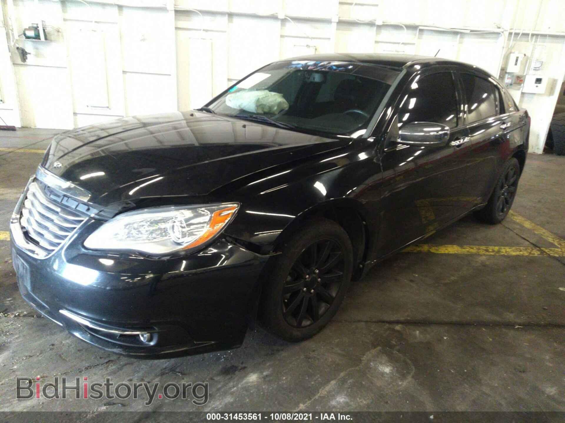 2013 CHRYSLER 200 - VIN: 1C3CCBCG1DN747242 - Фото 2