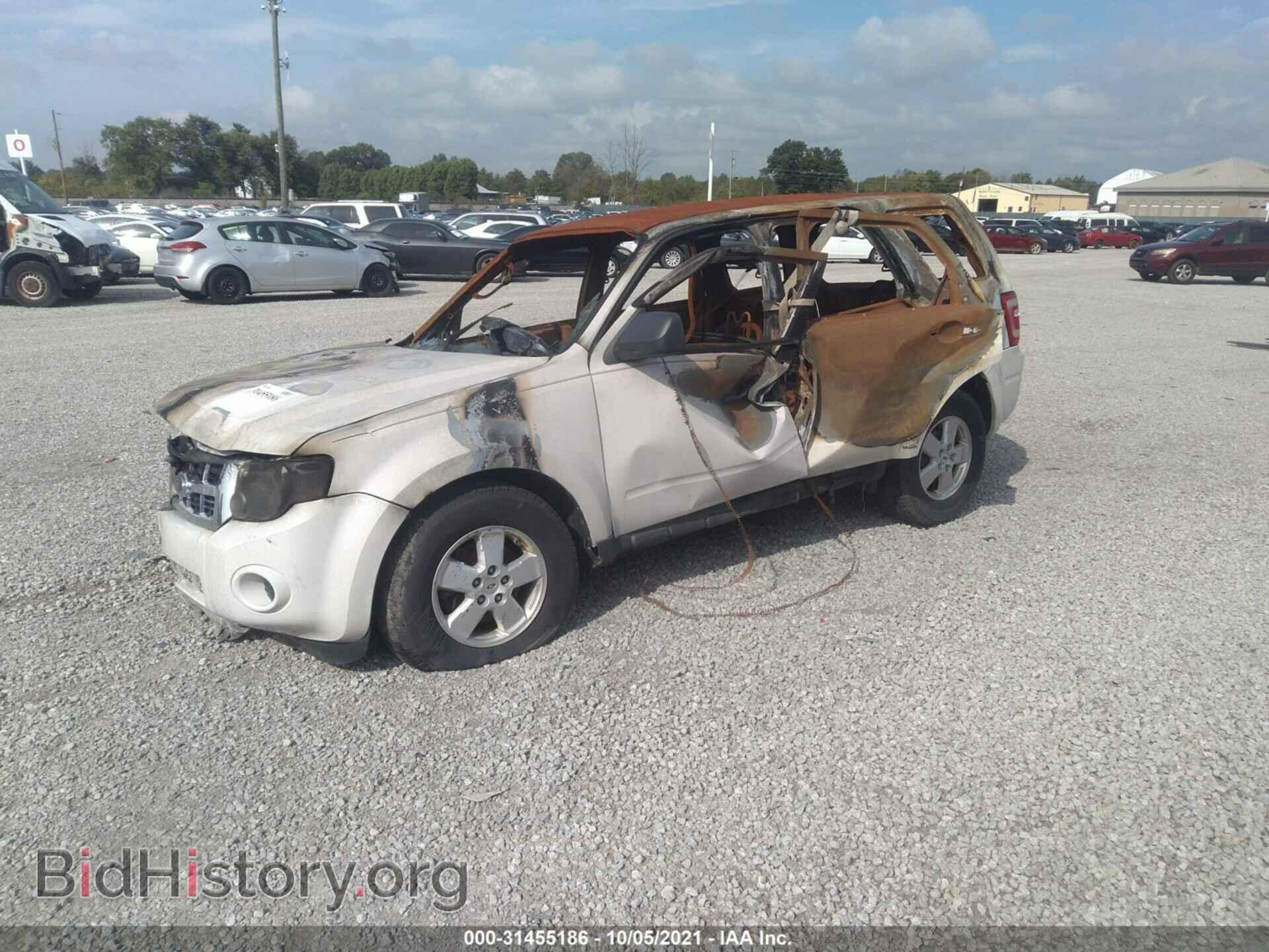 2011 FORD ESCAPE - VIN: 1FMCU0C76BKB33164 - Фото 2