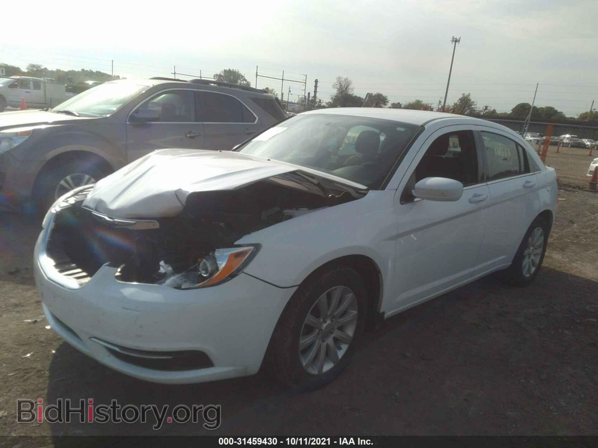 2011 CHRYSLER 200 - VIN: 1C3BC1FB5BN625714 - Фото 2