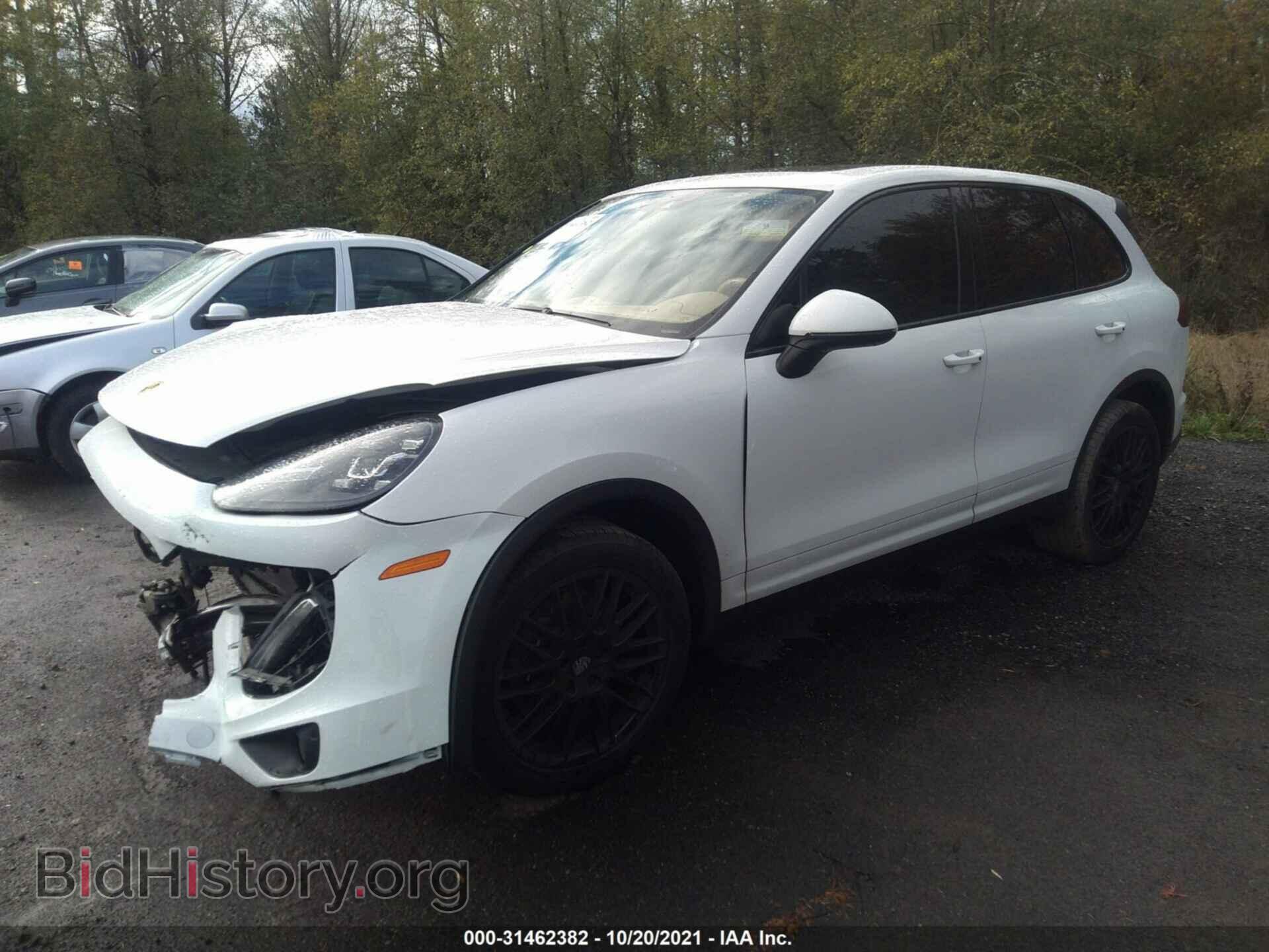 2016 PORSCHE CAYENNE - VIN: WP1AA2A28GKA15369 - Photo 2