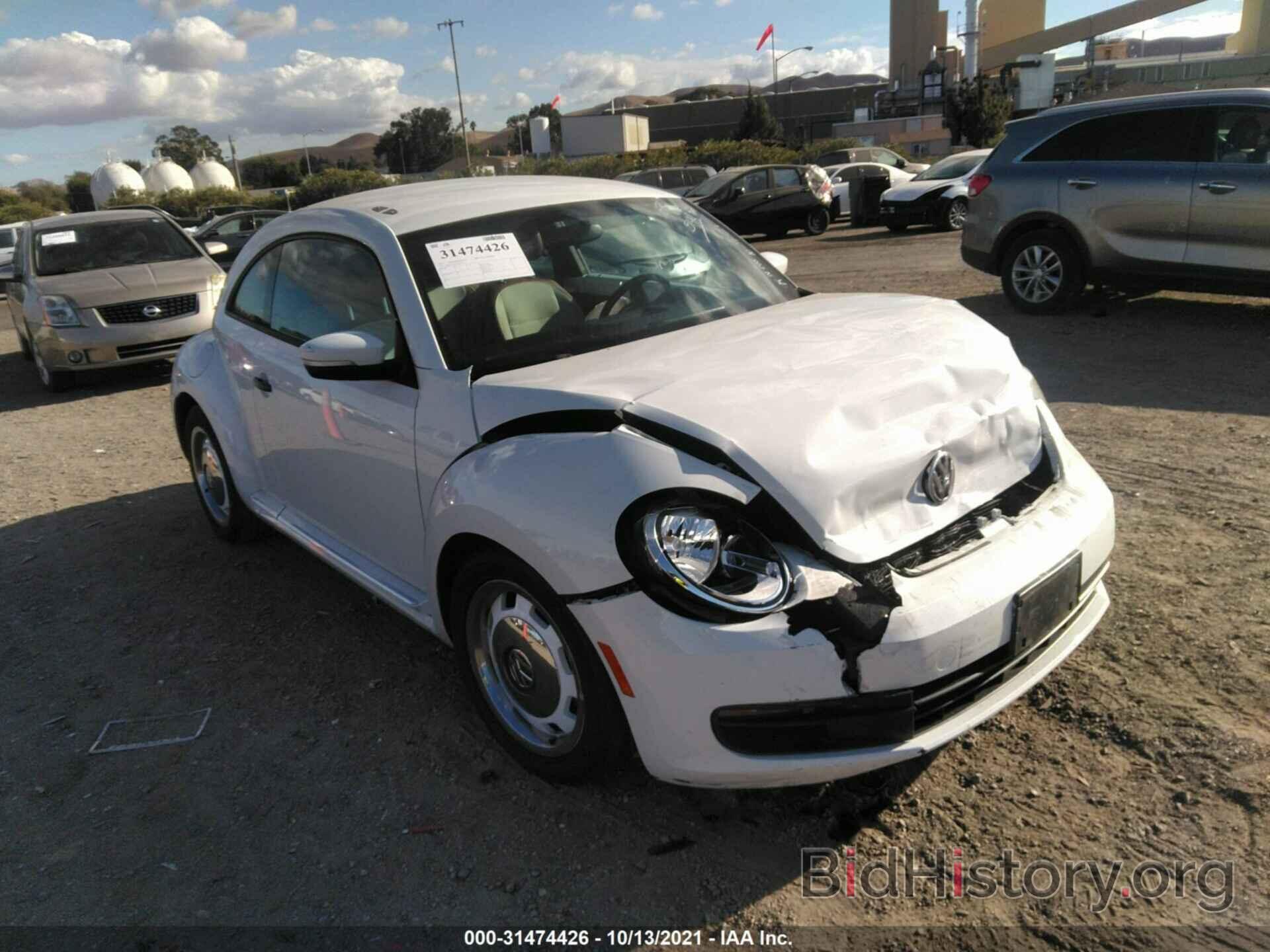 Photo 3VWF17AT7FM605144 - VOLKSWAGEN BEETLE COUPE 2015