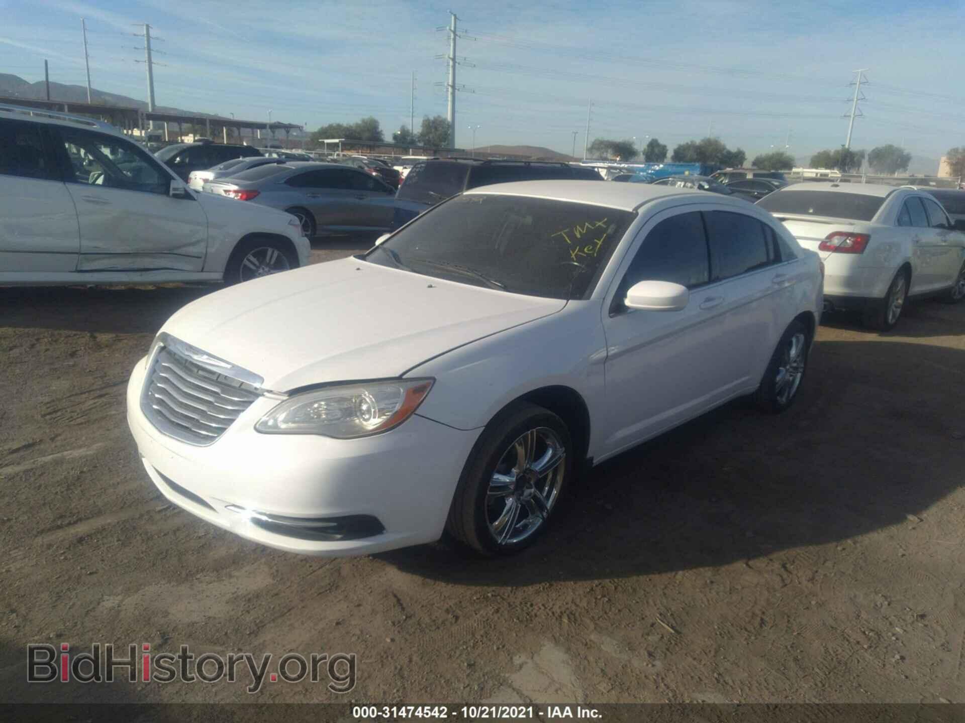 2013 CHRYSLER 200 - VIN: 1C3CCBBBXDN696295 - Фото 2