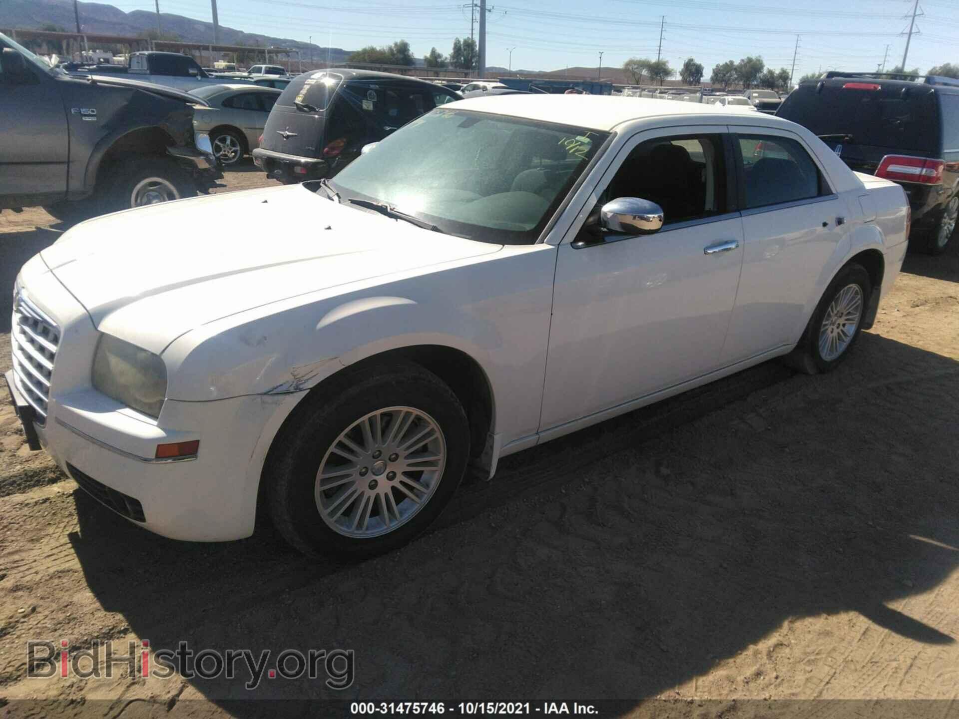2010 CHRYSLER 300 - VIN: 2C3CA4CD5AH105084 - Фото 2