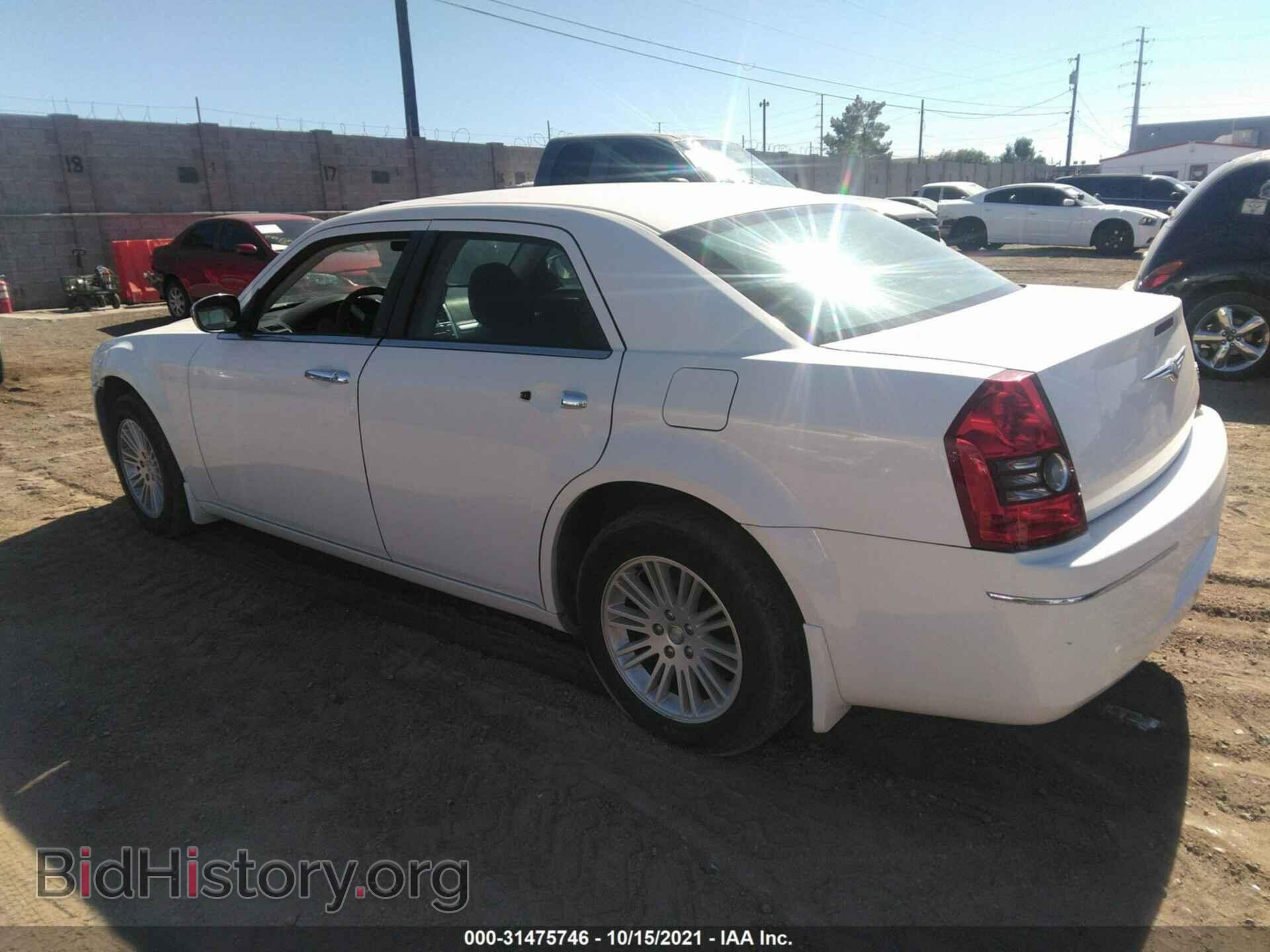 2010 CHRYSLER 300 - VIN: 2C3CA4CD5AH105084 - Фото 3