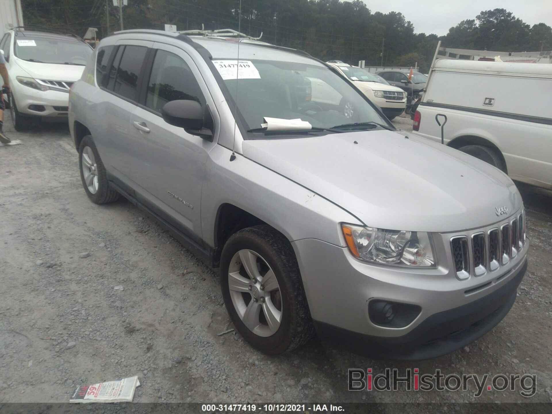 Photo 1J4NT1FB4BD267305 - JEEP COMPASS 2011