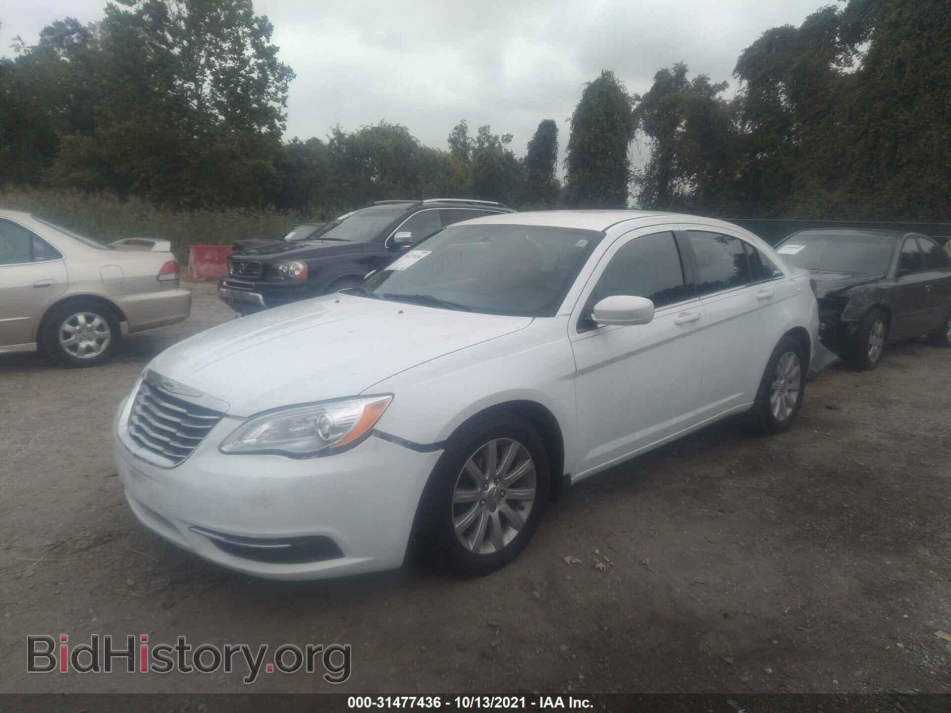 2013 CHRYSLER 200 - VIN: 1C3CCBBG8DN623924 - Фото 2