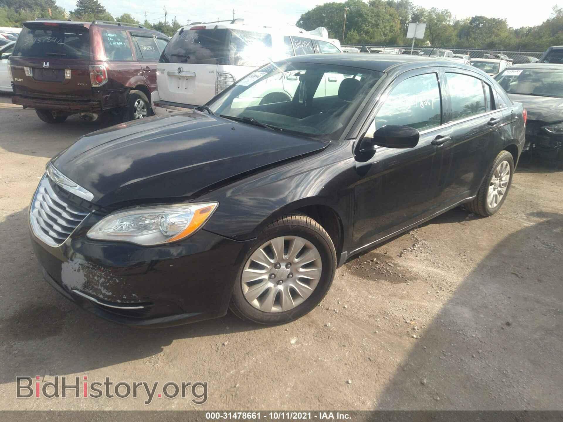 2012 CHRYSLER 200 - VIN: 1C3CCBAB1CN330273 - Фото 2
