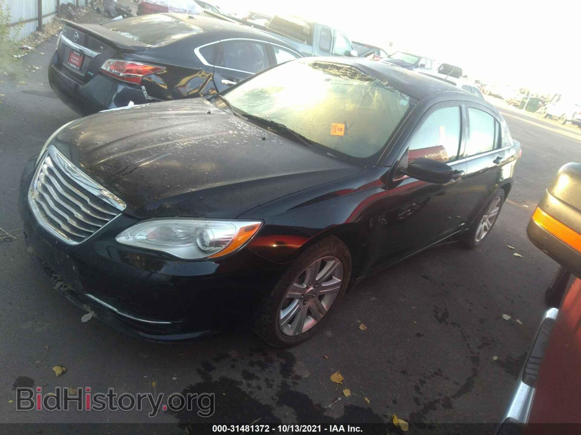 2013 CHRYSLER 200 - VIN: 1C3CCBAB0DN671598 - Photo 2