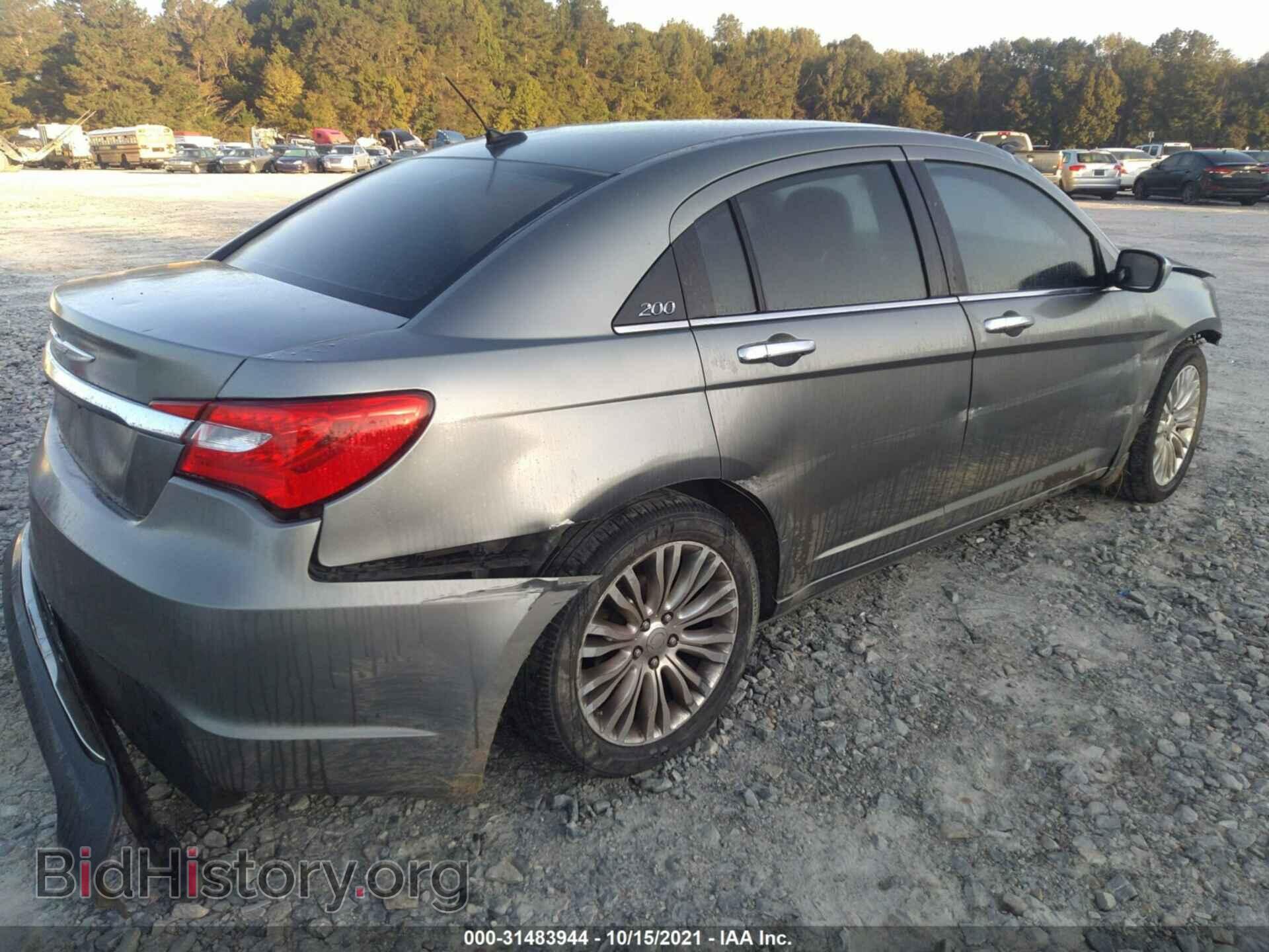 2011 CHRYSLER 200 - VIN: 1C3BC2FG2BN577851 - Photo 4