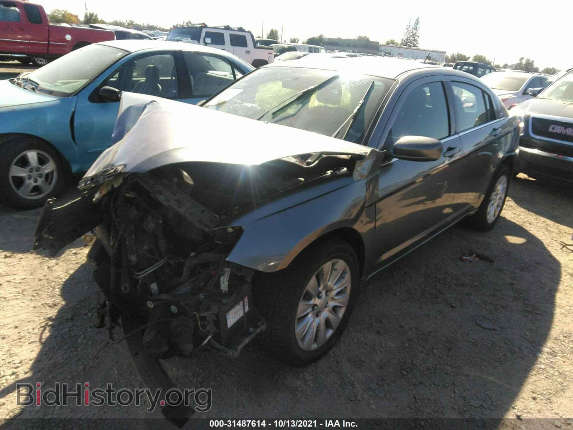 2012 CHRYSLER 200 - VIN: 1C3CCBAB1CN226267 - Фото 2