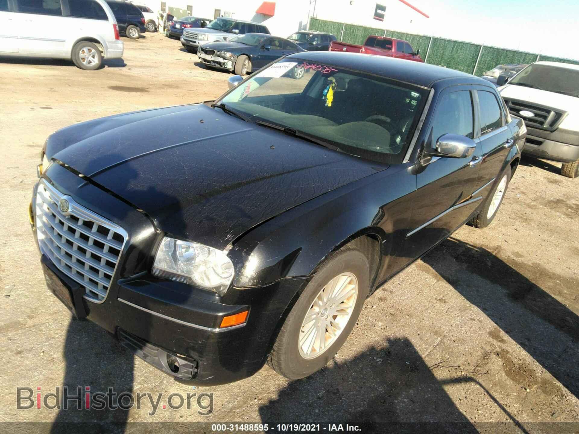 2010 CHRYSLER 300 - VIN: 2C3CA5CV7AH209252 - Фото 2