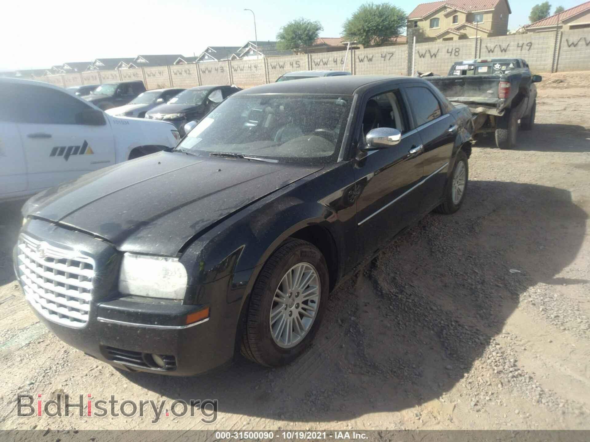 2010 CHRYSLER 300 - VIN: 2C3CA5CV2AH104473 - Фото 2
