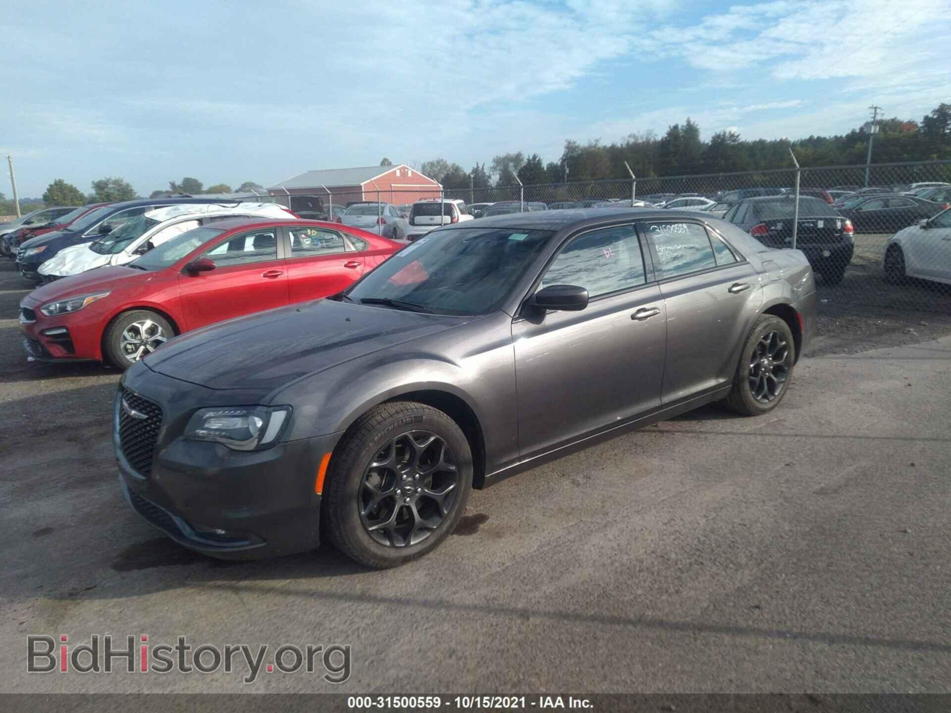 2019 CHRYSLER 300 - VIN: 2C3CCAGG7KH586289 - Фото 2