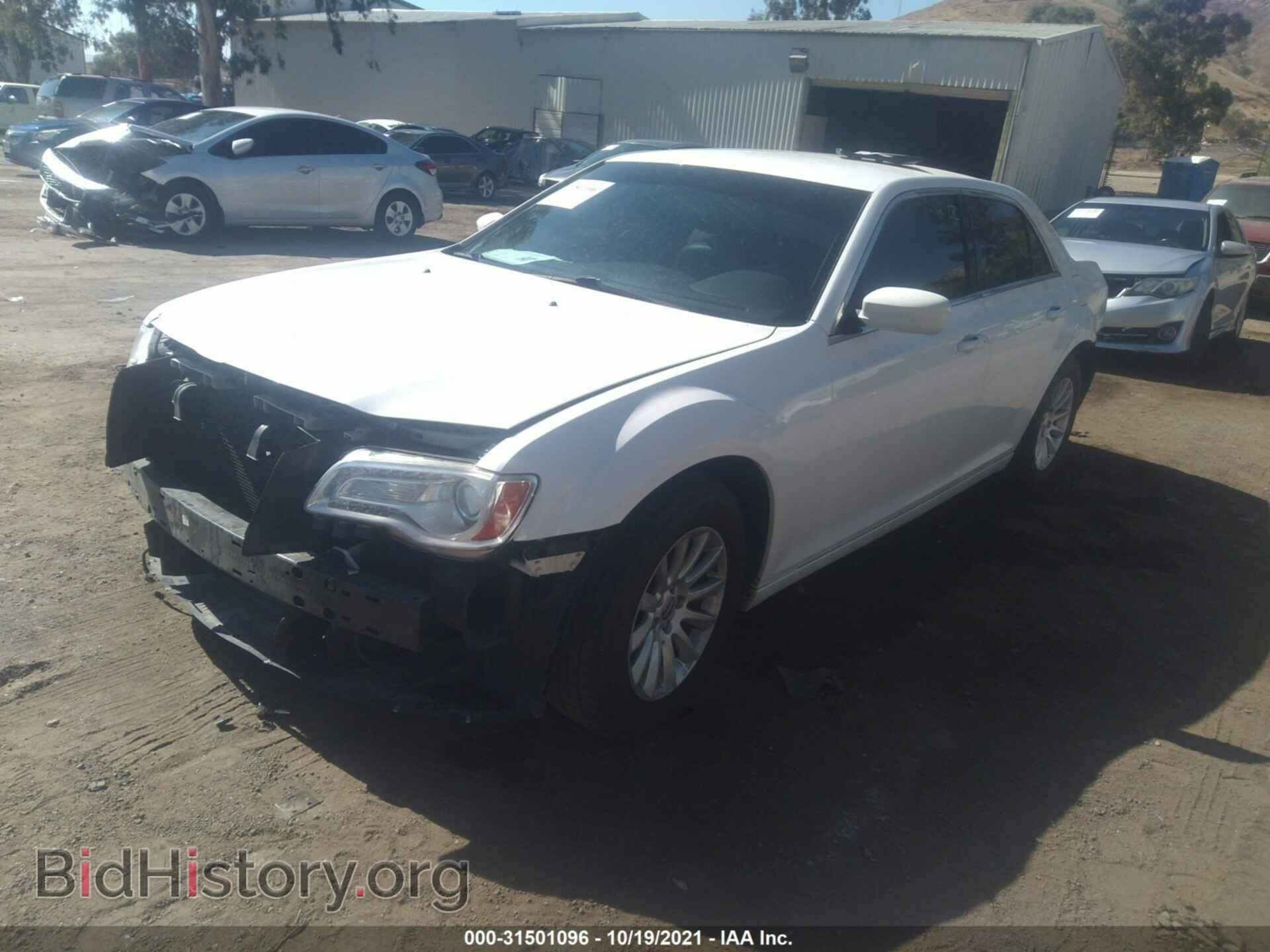 2013 CHRYSLER 300 - VIN: 2C3CCAAG3DH606906 - Photo 2