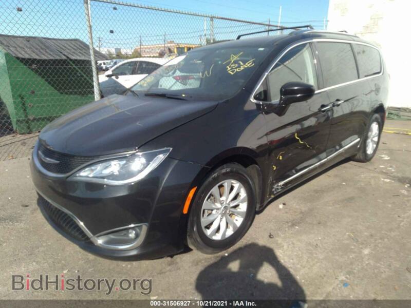 2018 Chrysler PACIFICA (VIN 2C4RC1BG0JR143942) — фото 2 из 11