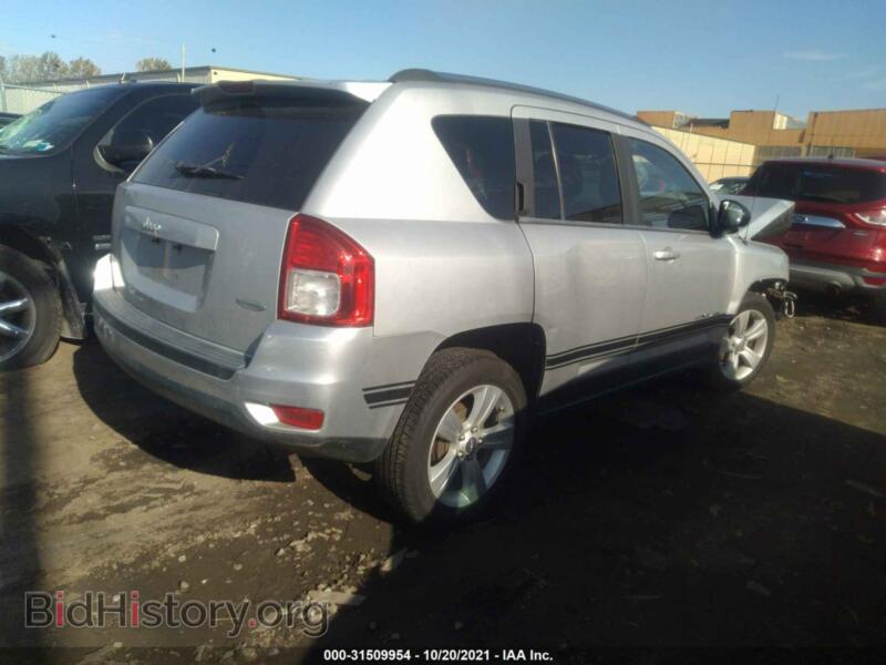 2011 Jeep COMPASS (VIN 1J4NT1FB2BD151147) — photo 4 of 11