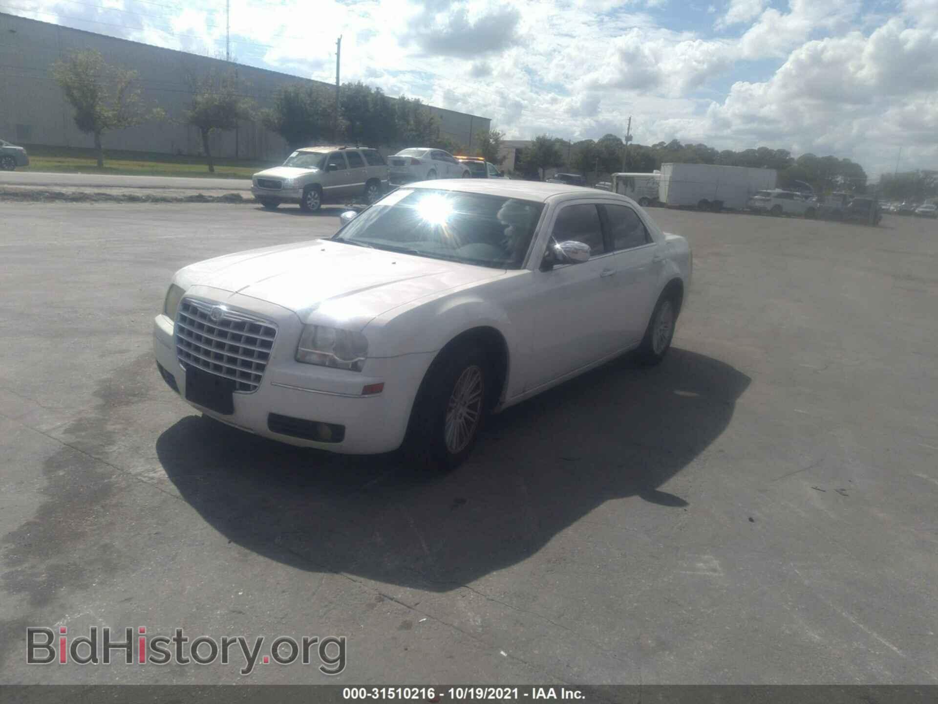 2010 CHRYSLER 300 - VIN: 2C3CA4CD5AH105313 - Фото 2