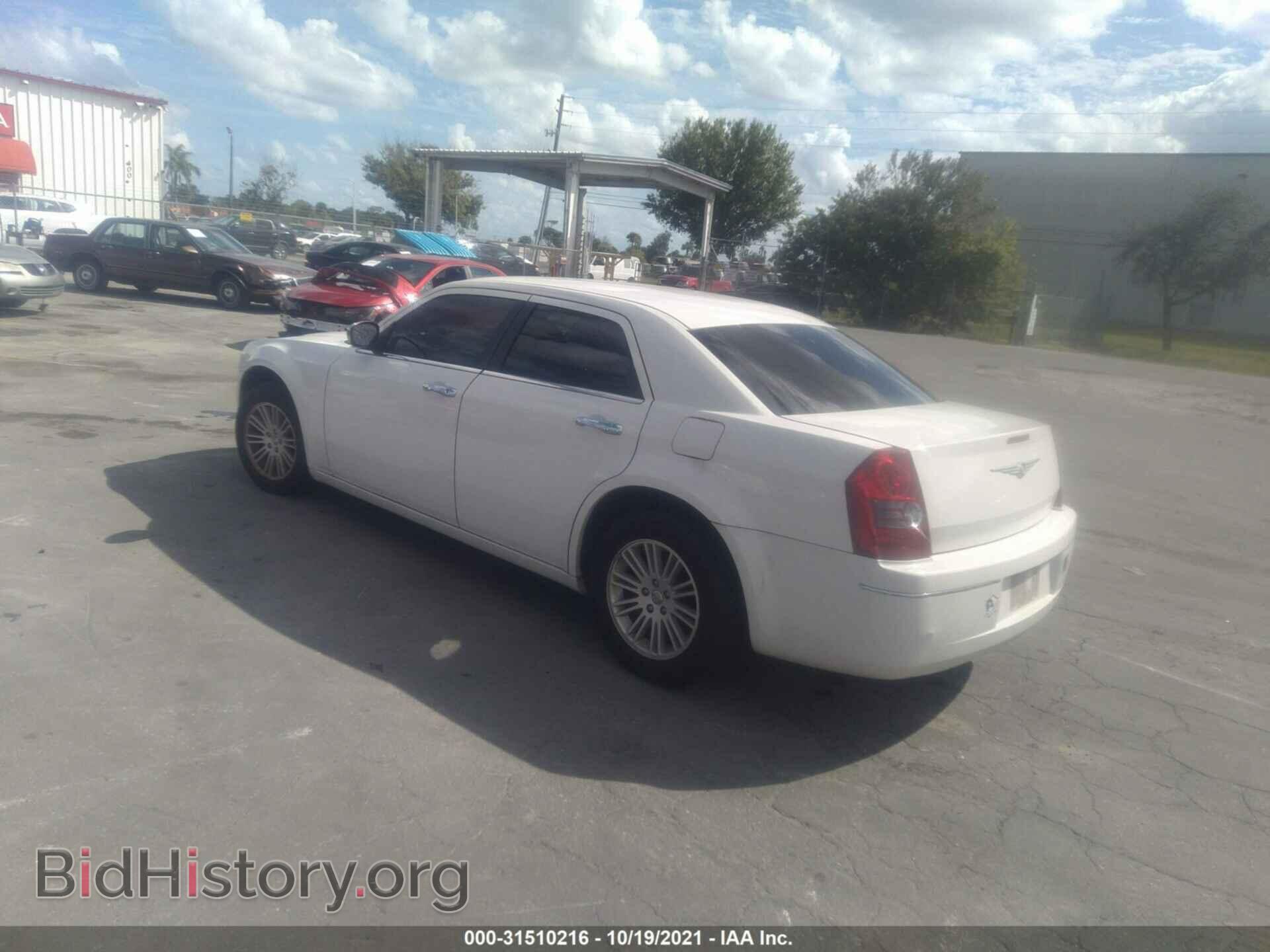 2010 CHRYSLER 300 - VIN: 2C3CA4CD5AH105313 - Фото 3