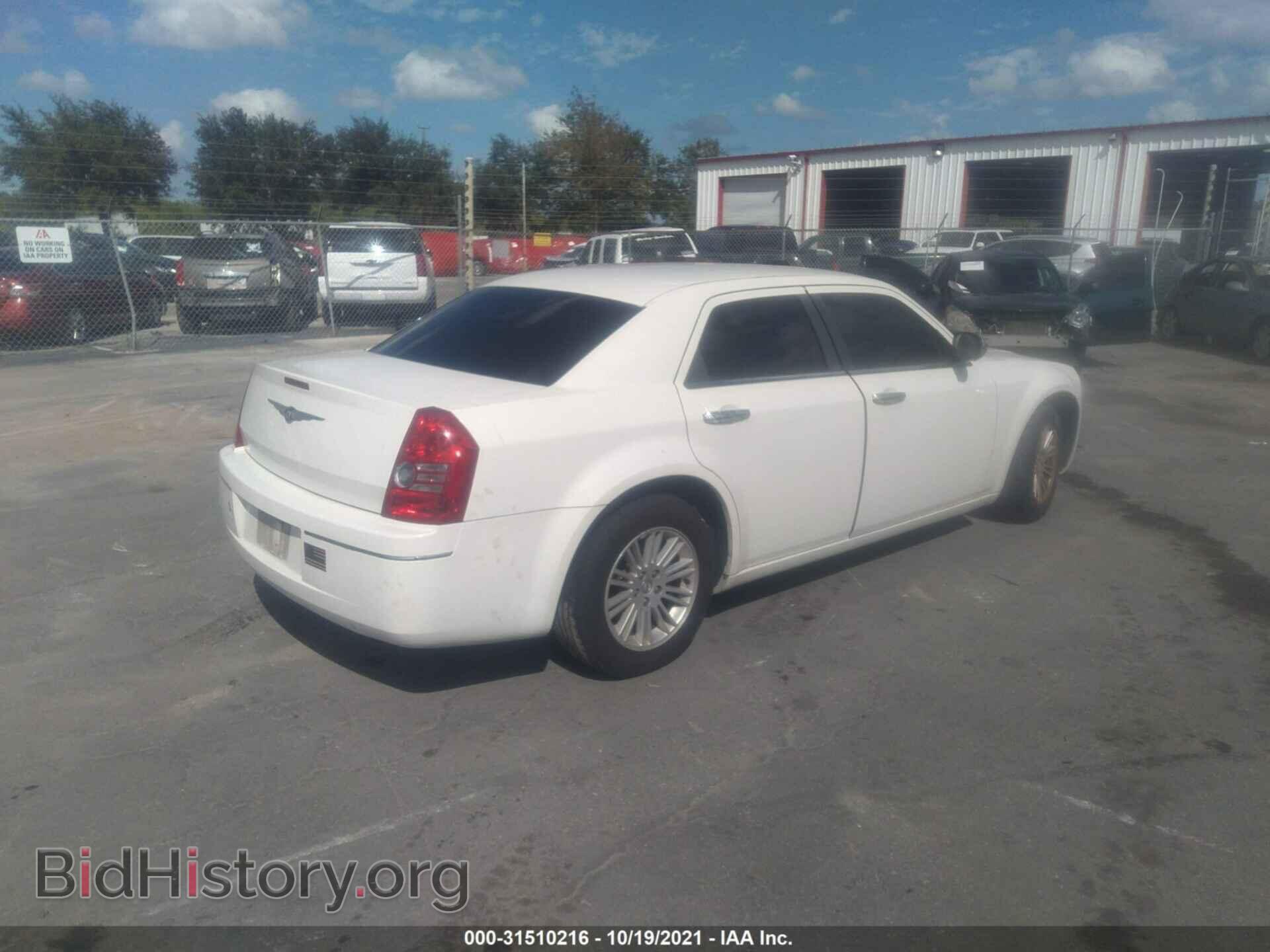 2010 CHRYSLER 300 - VIN: 2C3CA4CD5AH105313 - Фото 4