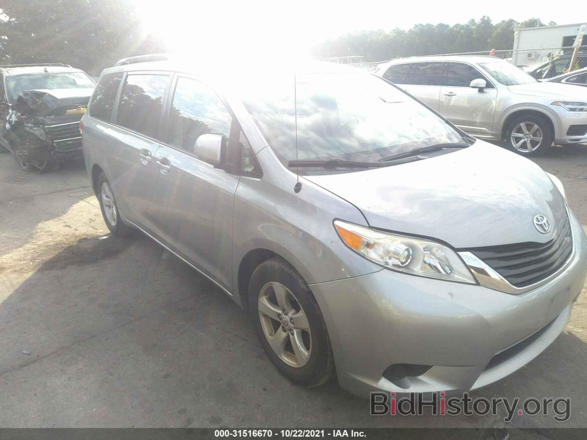 Photo 5TDKK3DC1BS131155 - TOYOTA SIENNA 2011