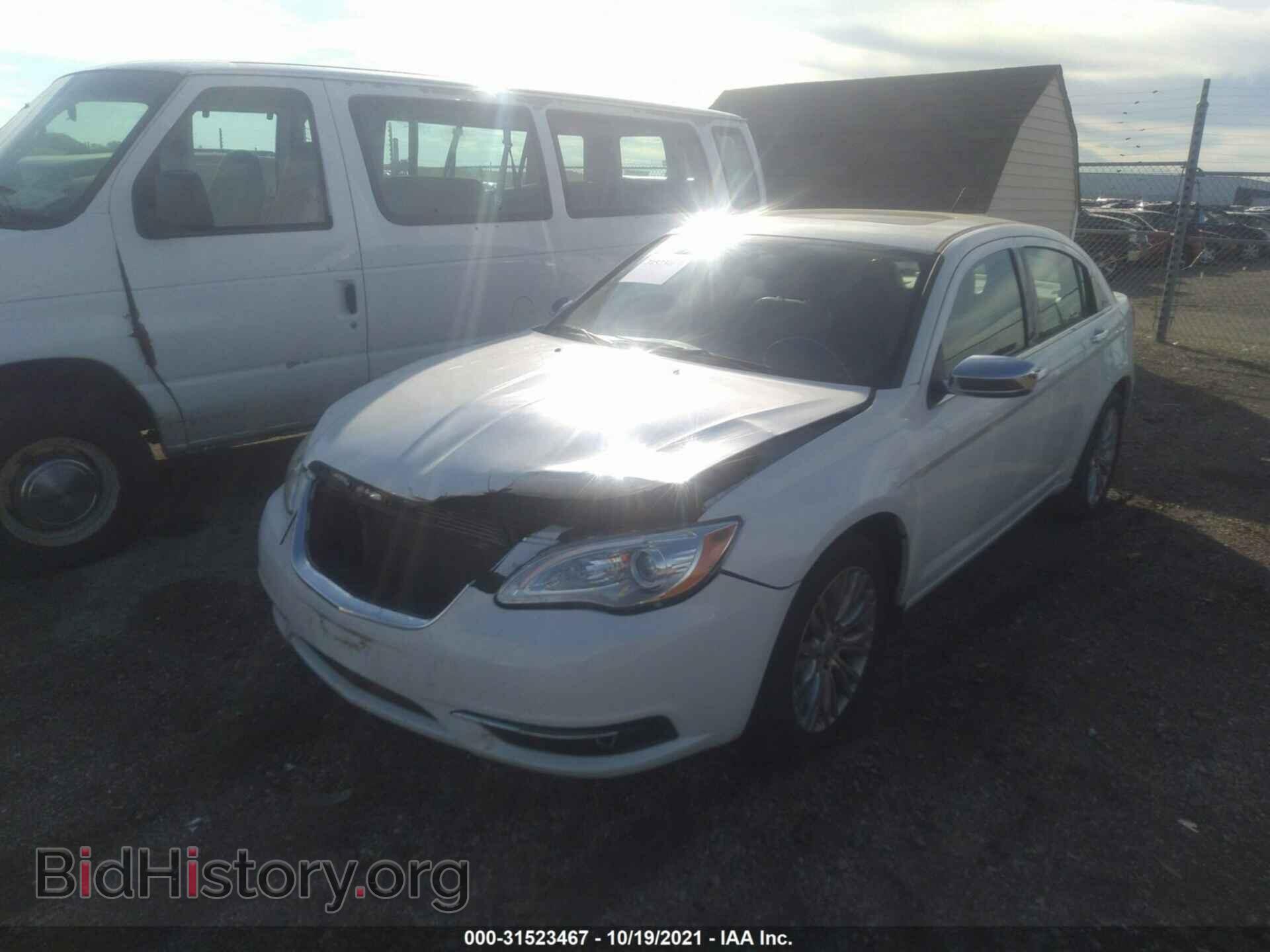 2012 CHRYSLER 200 - VIN: 1C3CCBCB0CN127923 - Фото 2