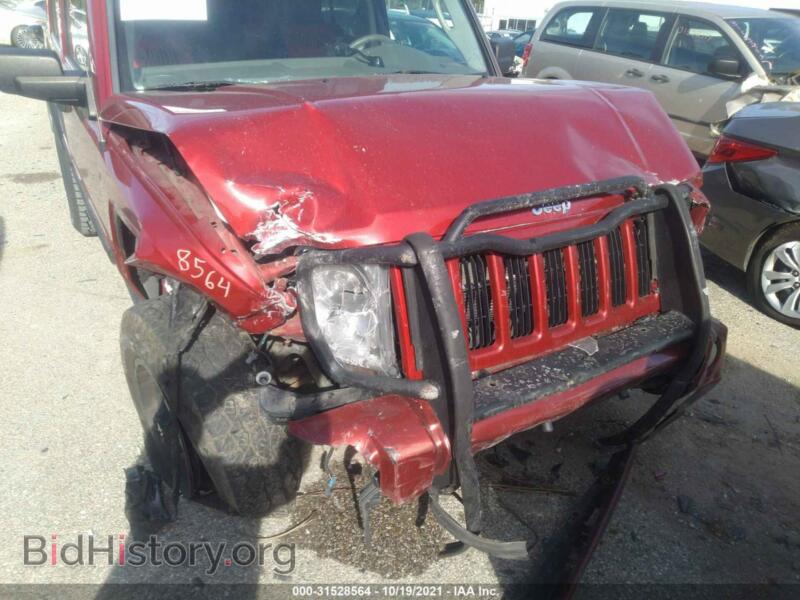 2006 Jeep COMMANDER (VIN 1J8HG48N86C203823) — photo 6 of 11