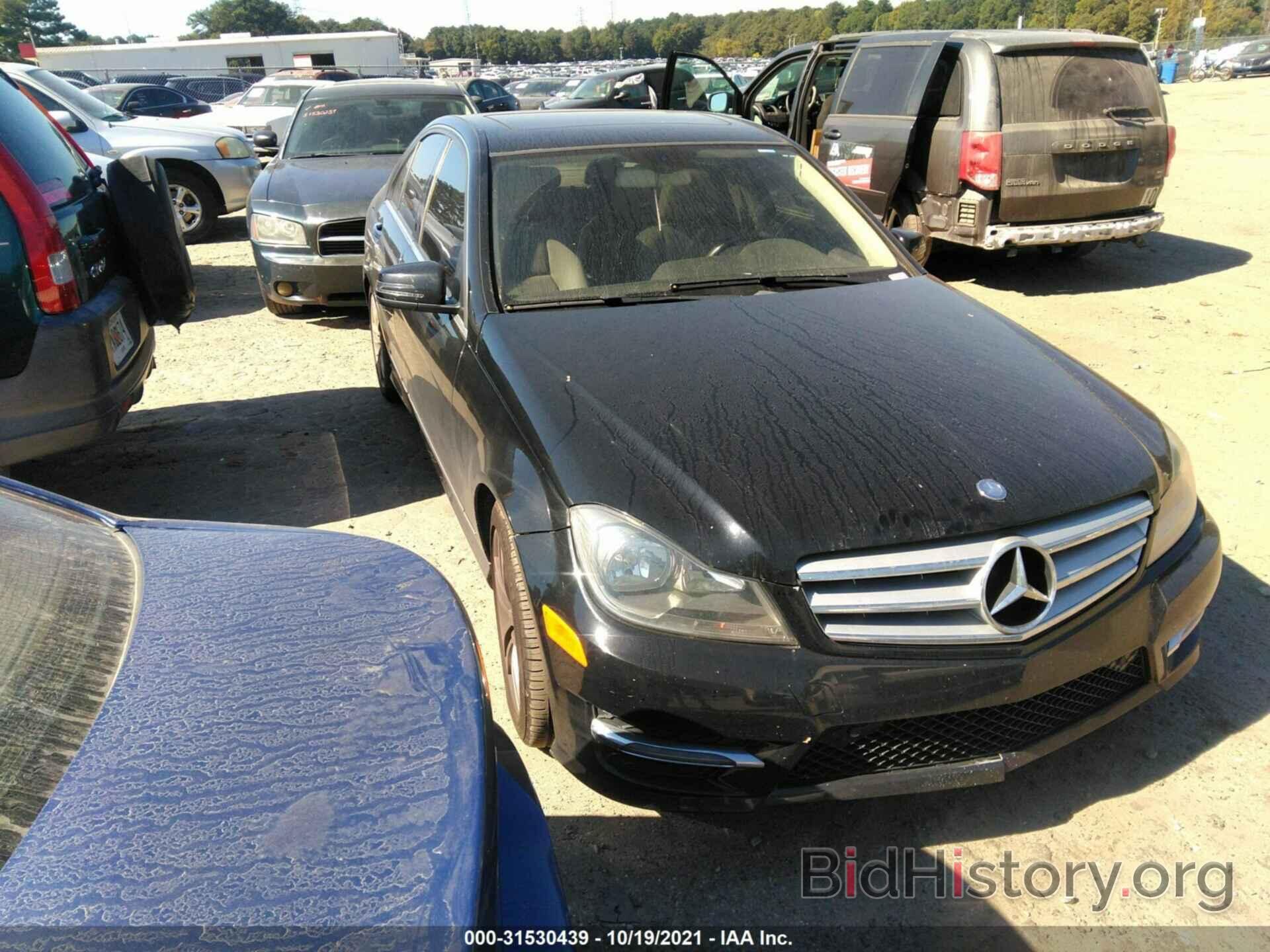 Photo WDDGF4HB3DR292194 - MERCEDES-BENZ C-CLASS 2013