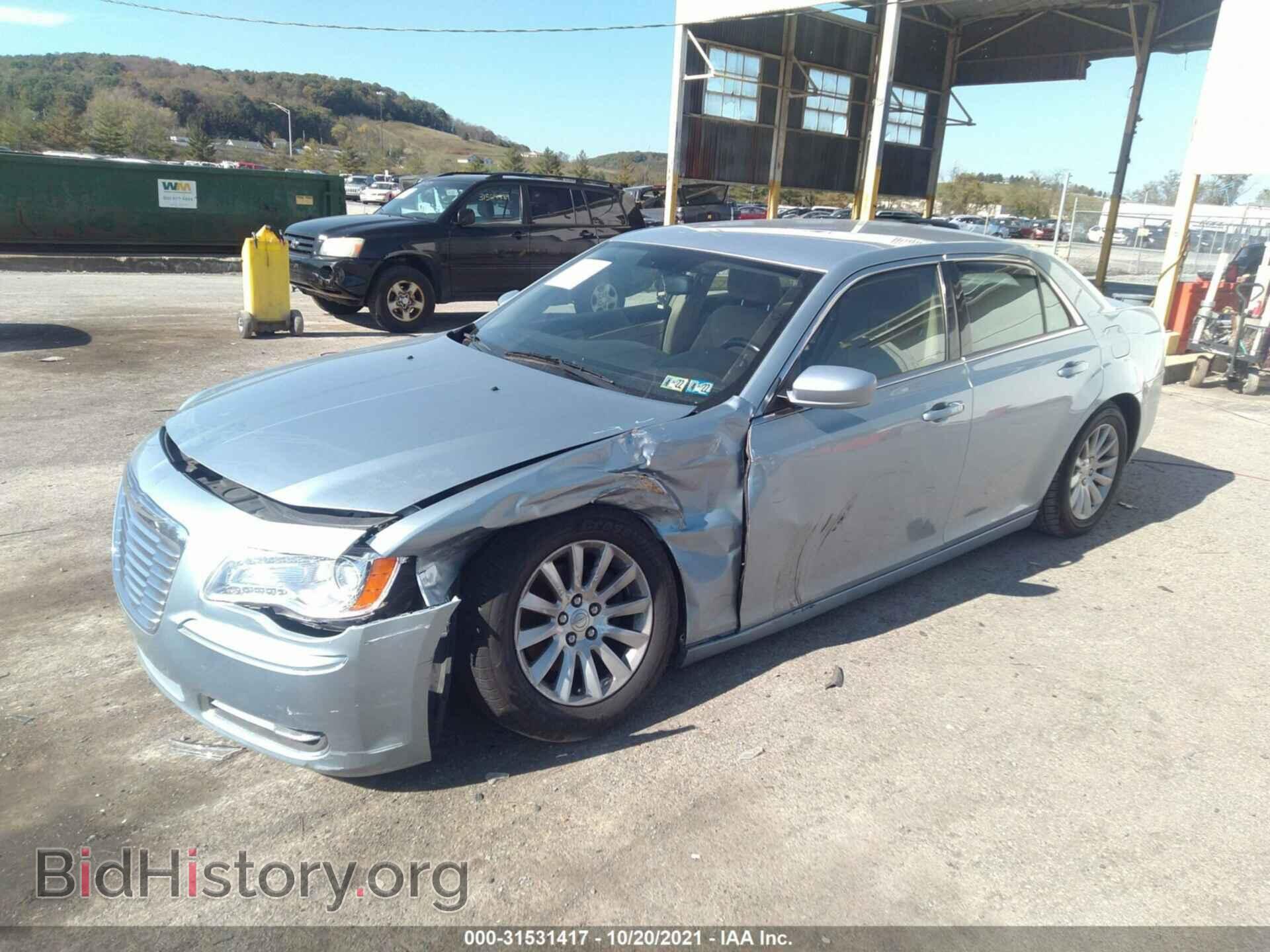 2012 CHRYSLER 300 - VIN: 2C3CCAAG1CH153299 - Фото 2