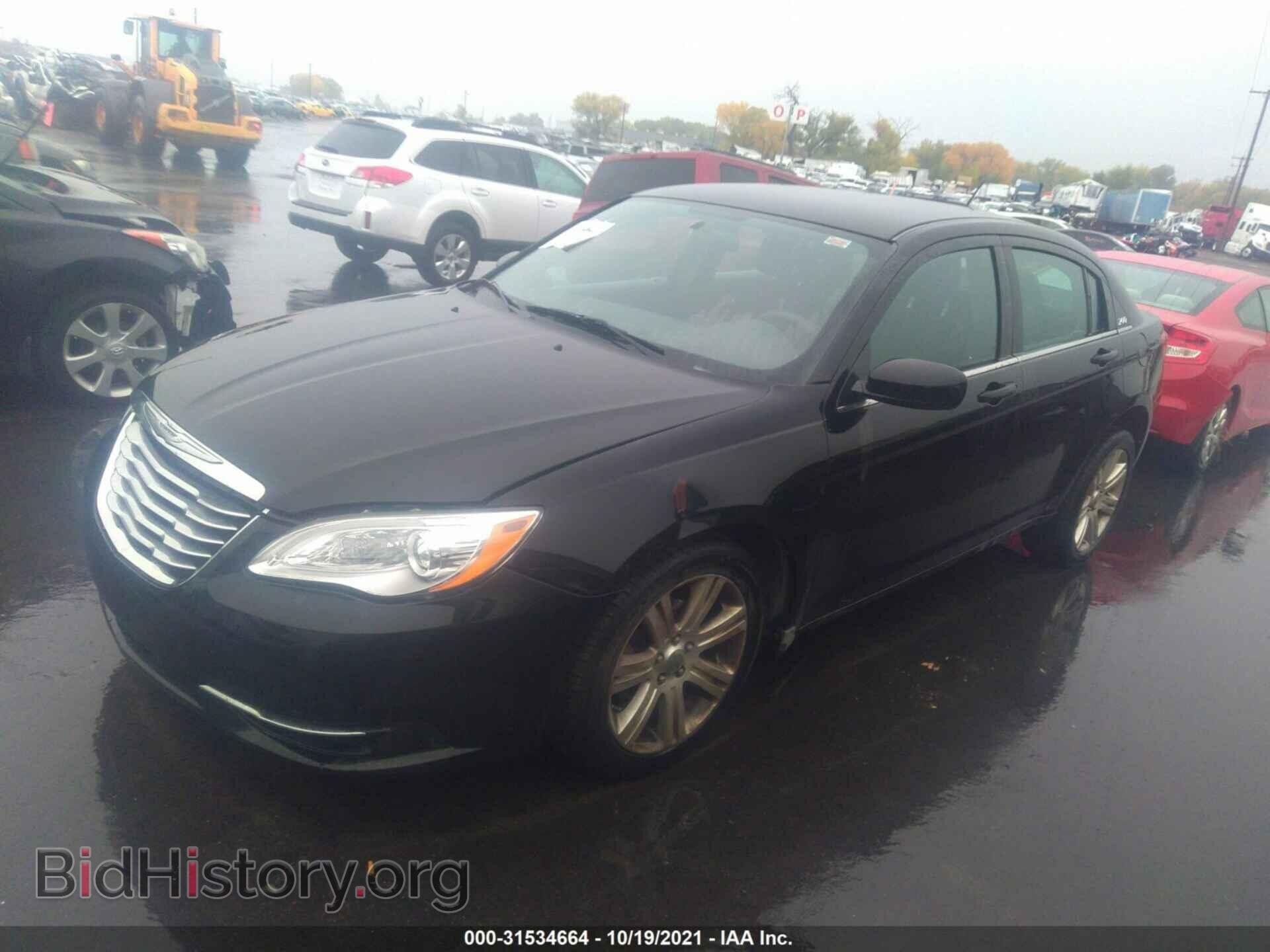 2013 CHRYSLER 200 - VIN: 1C3CCBABXDN704901 - Фото 2