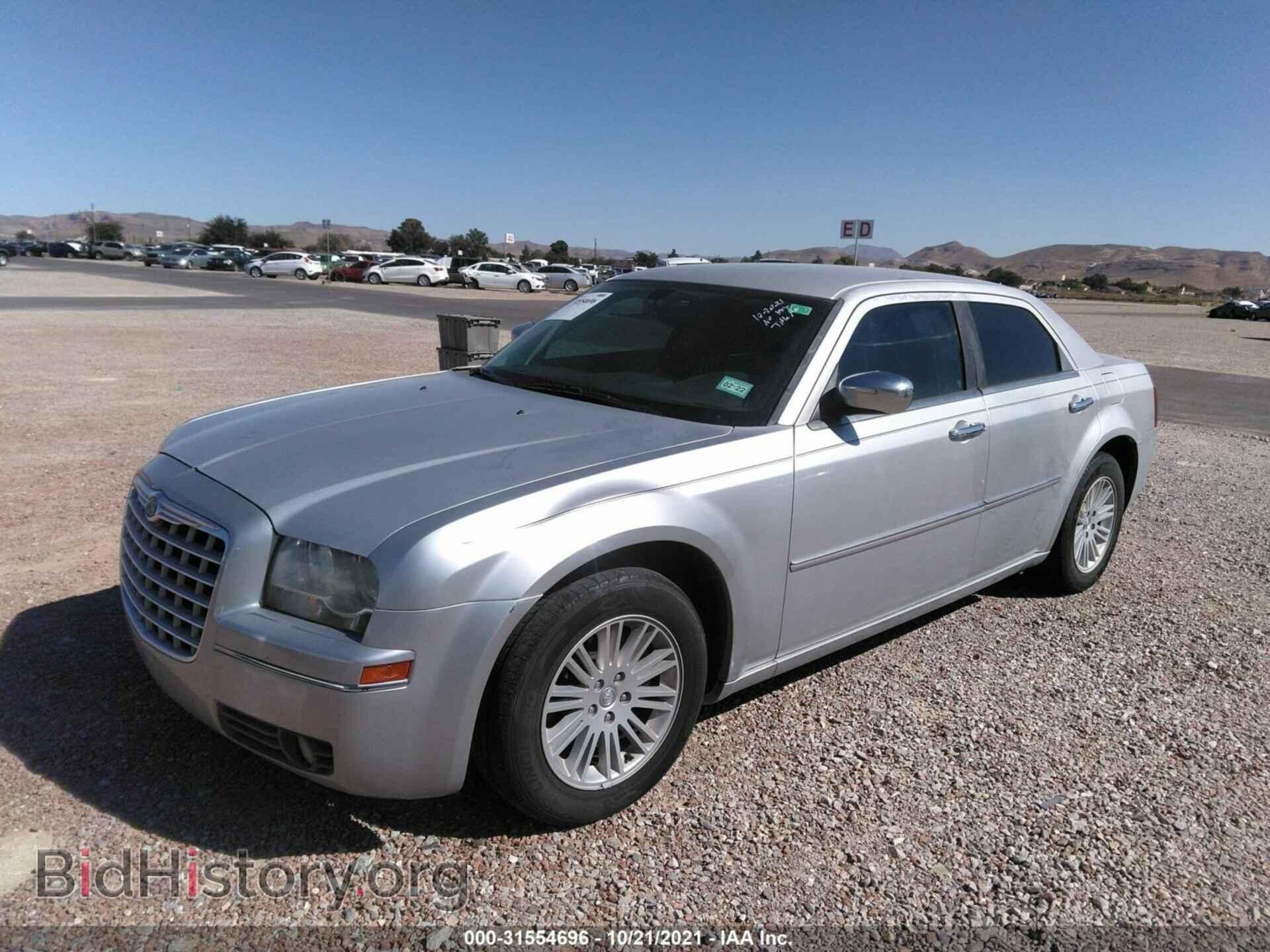 2010 CHRYSLER 300 - VIN: 2C3CA5CV5AH306840 - Фото 2