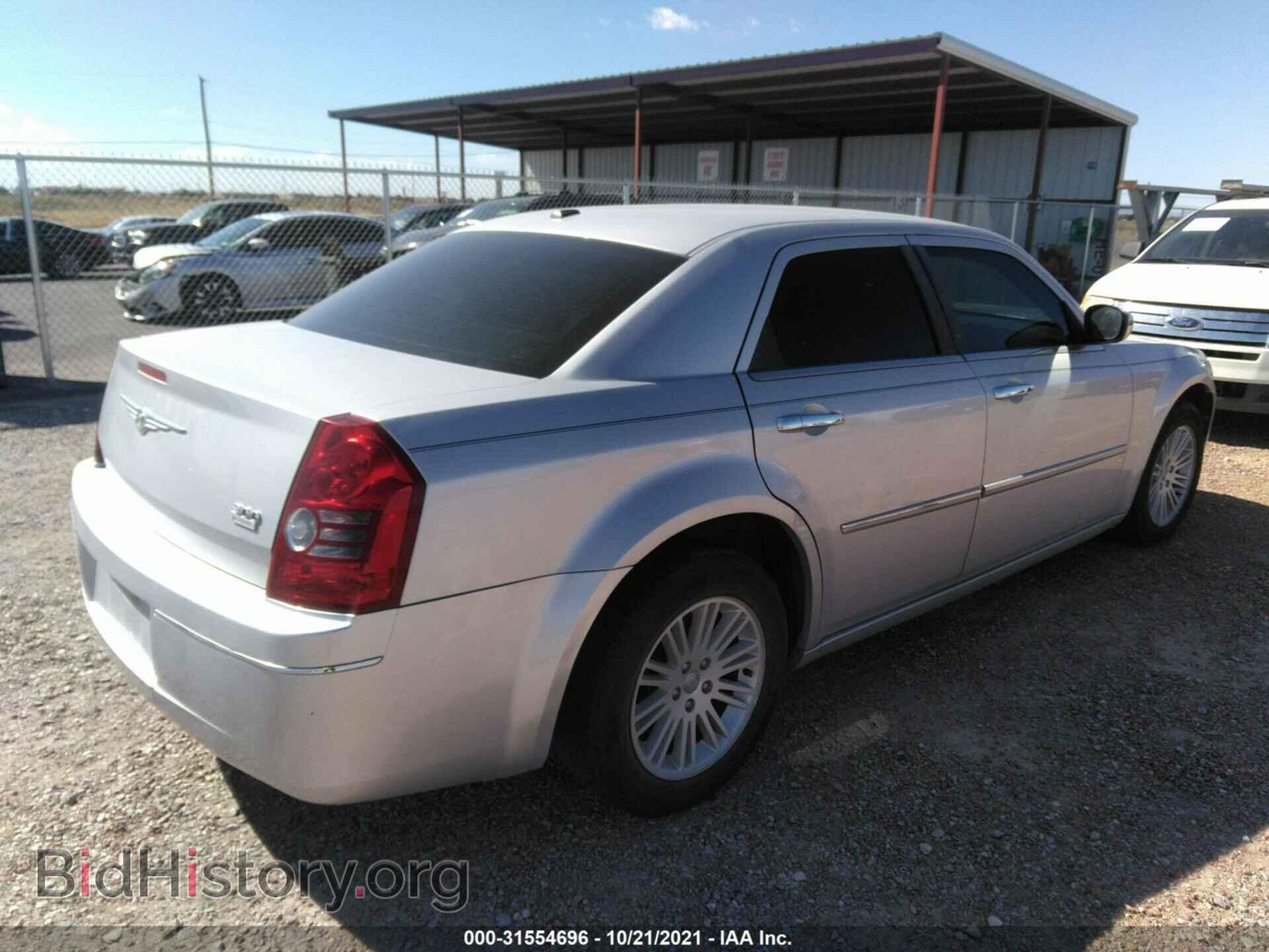 2010 CHRYSLER 300 - VIN: 2C3CA5CV5AH306840 - Фото 4