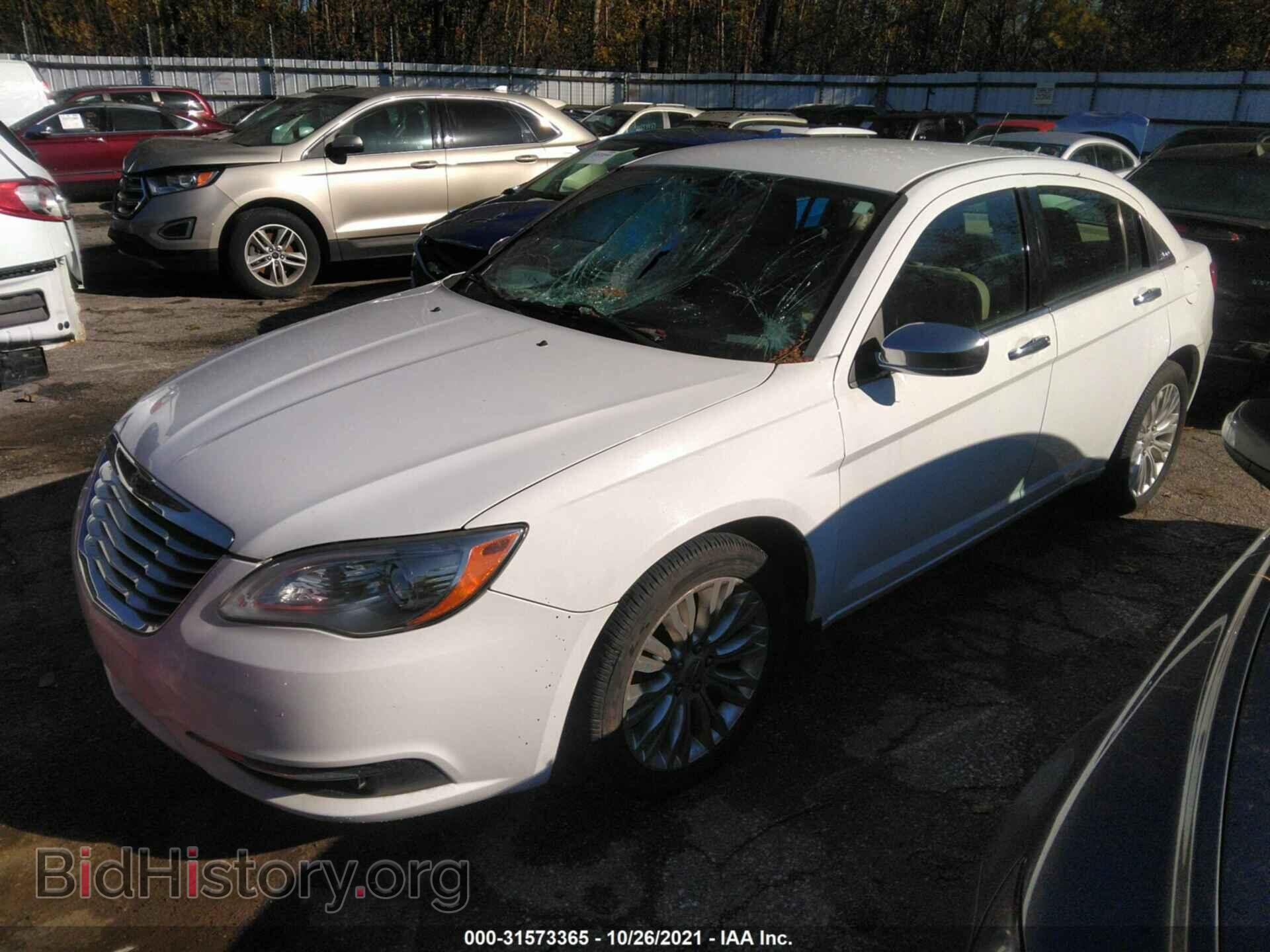 2011 CHRYSLER 200 - VIN: 1C3BC2FG2BN571886 - Фото 2
