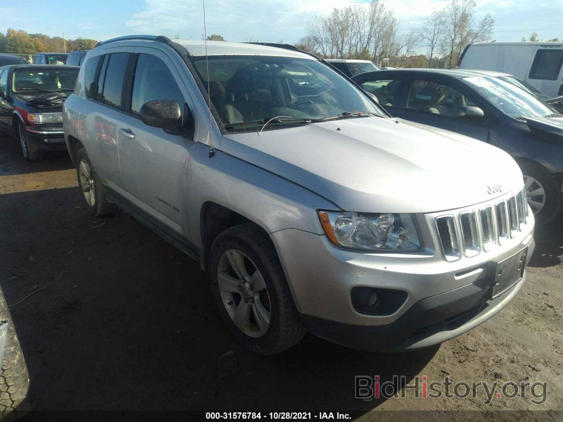 Photo 1J4NF1FB9BD240219 - JEEP COMPASS 2011