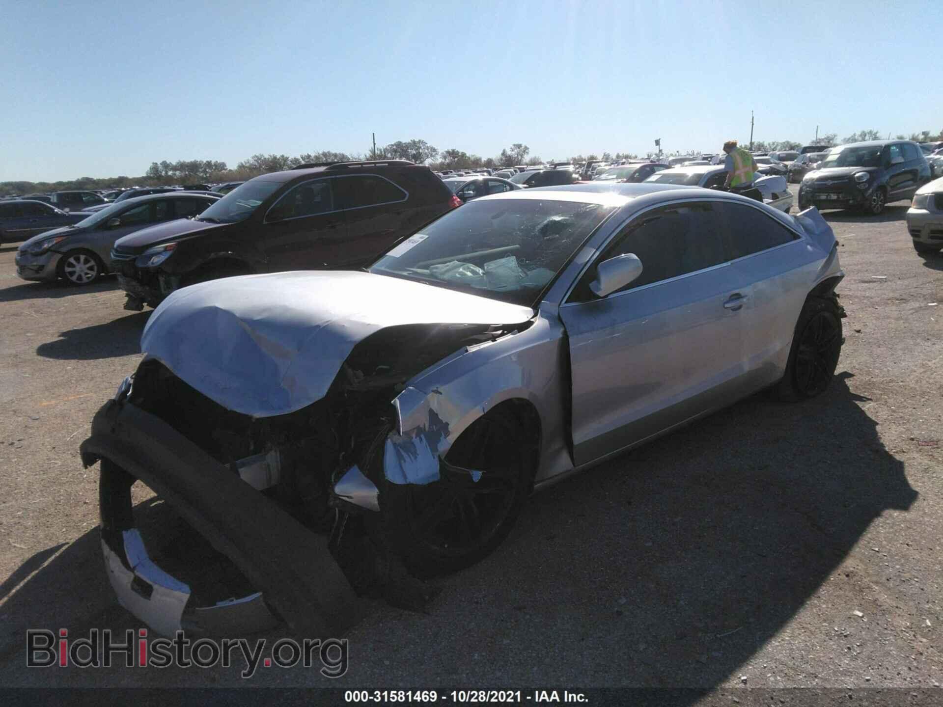 2011 AUDI A5 - VIN: WAURFAFR8BA032075 - Фото 2