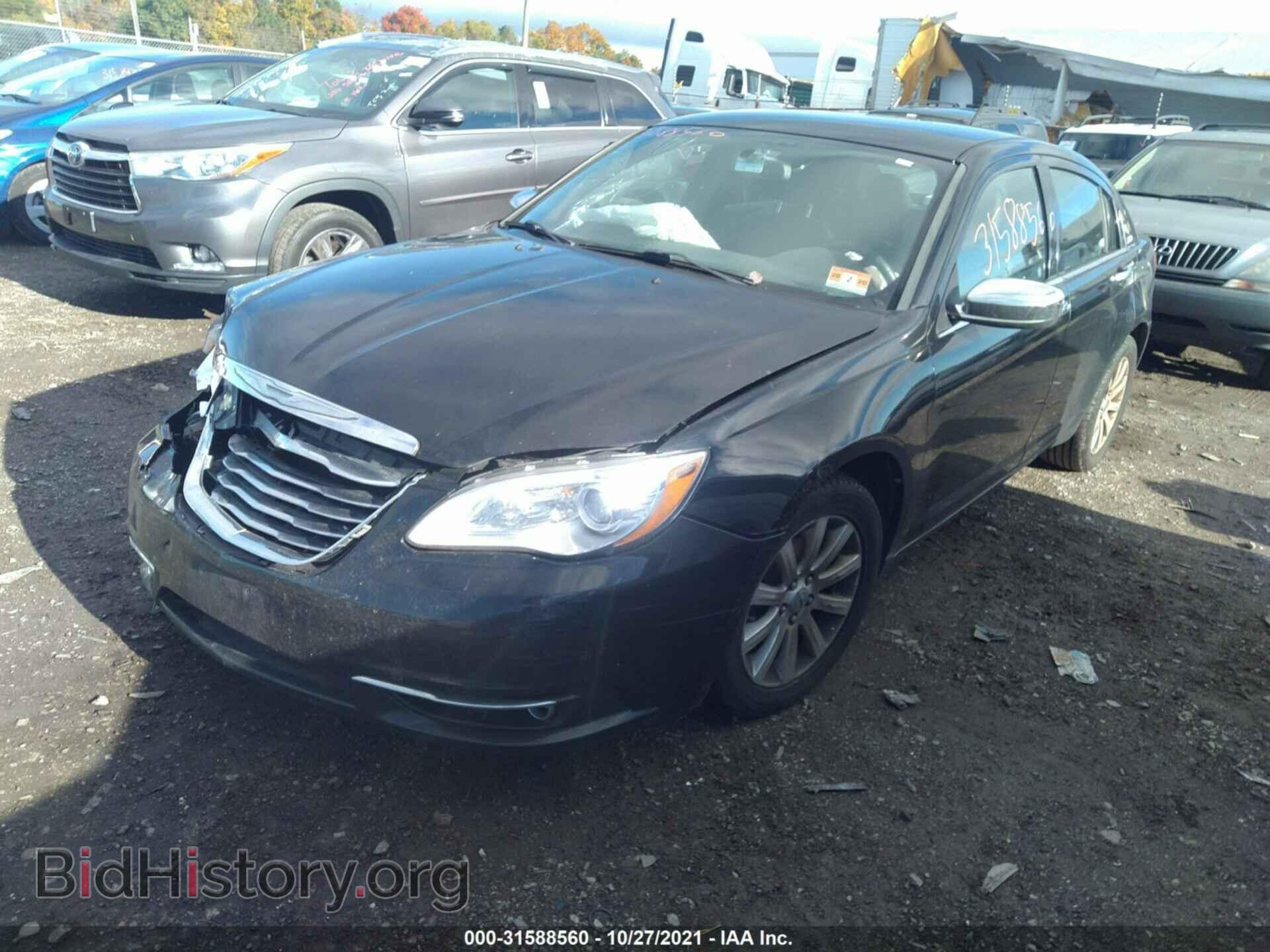 2013 CHRYSLER 200 - VIN: 1C3CCBCG8DN736447 - Фото 2