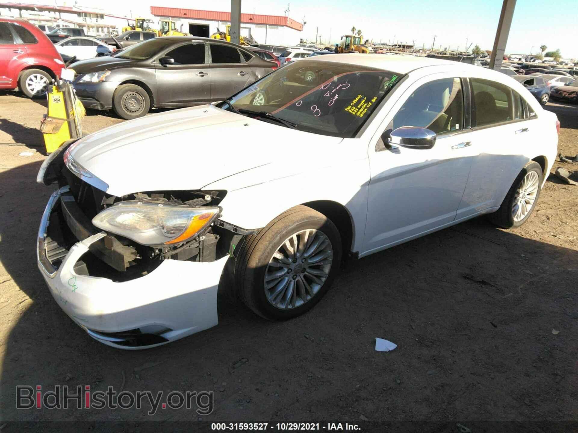 2011 CHRYSLER 200 - VIN: 1C3BC2FB8BN500826 - Фото 2