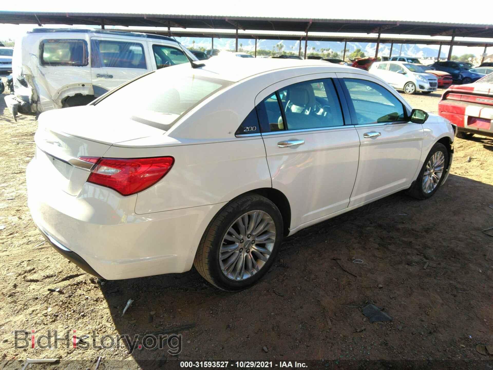 2011 CHRYSLER 200 - VIN: 1C3BC2FB8BN500826 - Фото 4